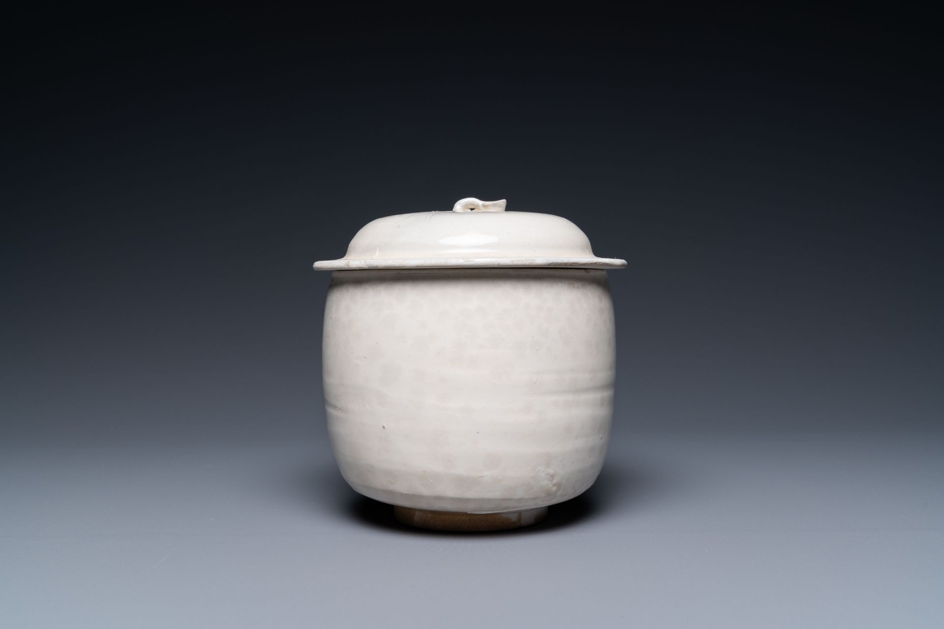 A Chinese cream-glazed jar and cover, Northern Song - Image 4 of 7