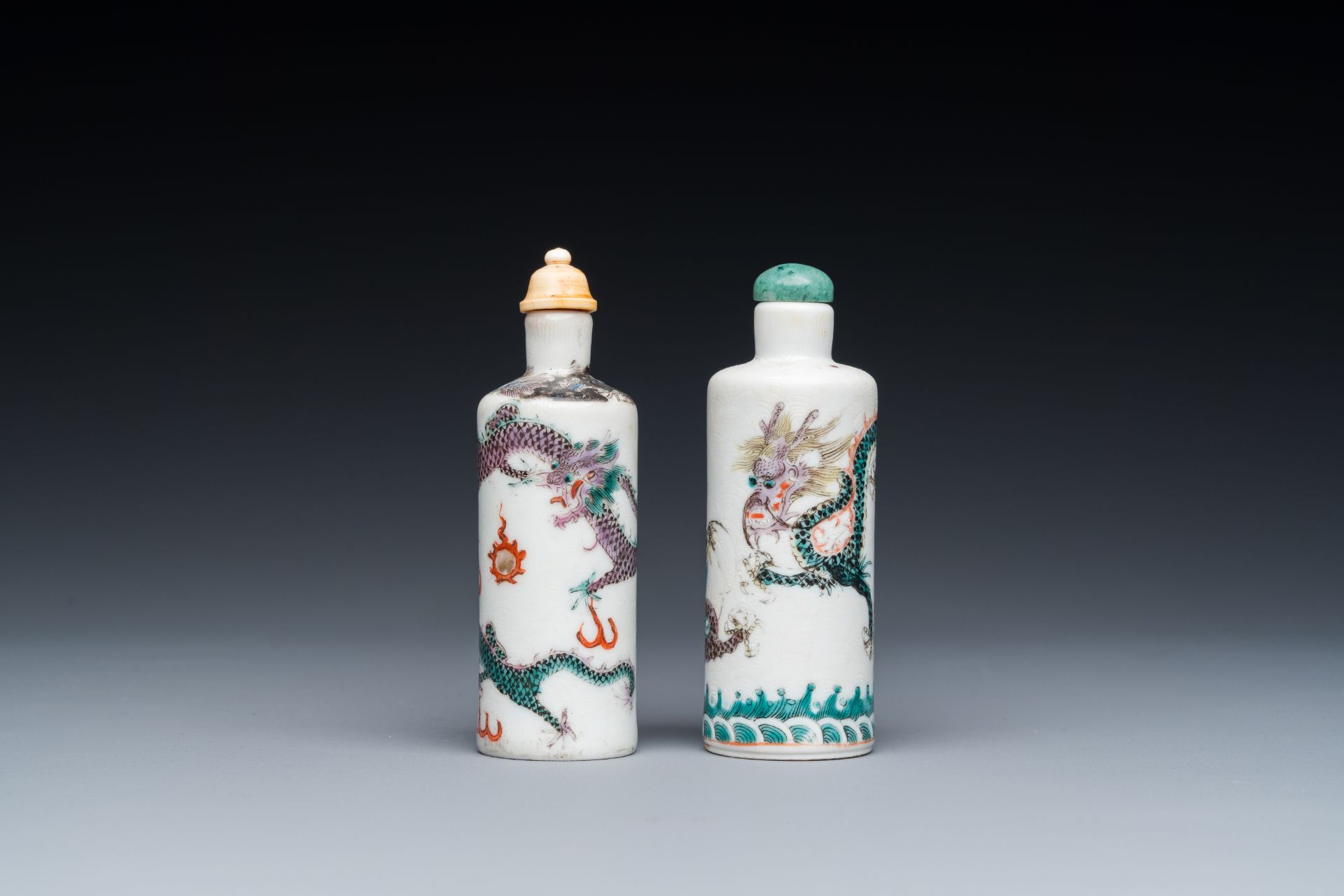 Two Chinese famille verte 'dragons' snuff bottles, 19th C.