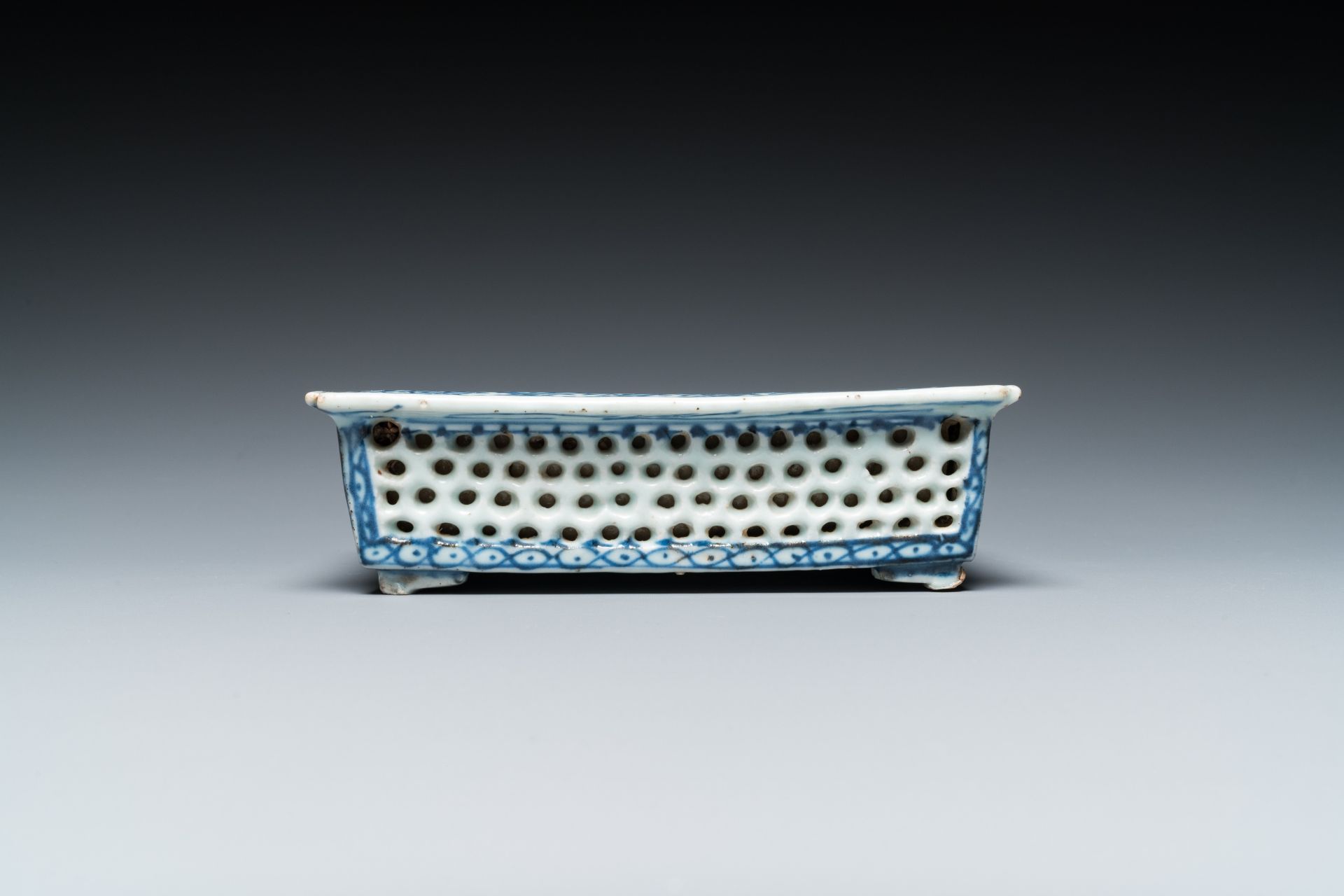 13 pieces of blue and white Chinese porcelain, 18/20th C. - Image 12 of 17