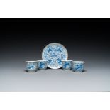 Four Chinese blue and white 'Buddhist lions' cups and their round tray, Shun Li Kin Ji mark, 19th C.