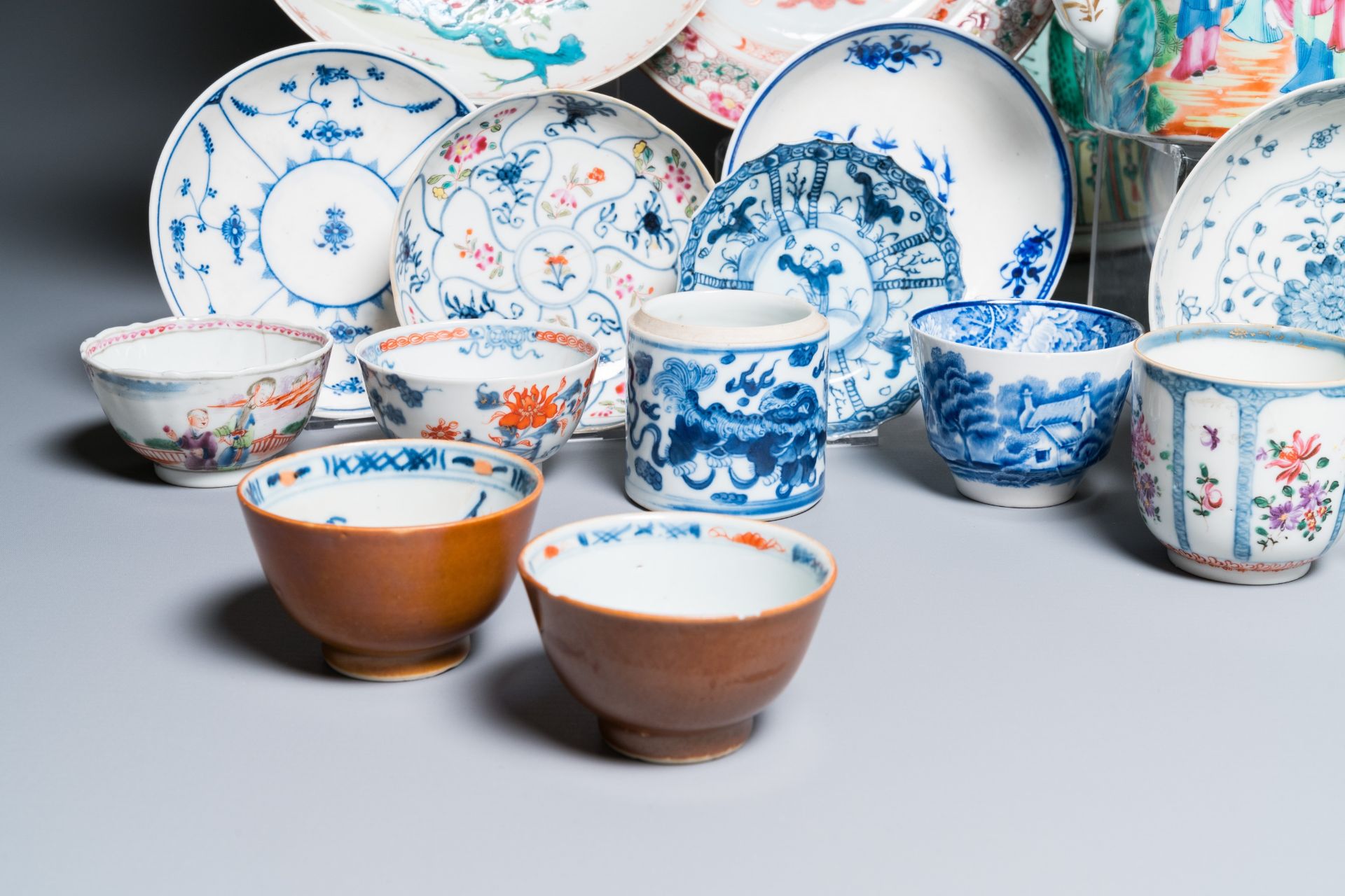 A varied collection of Chinese porcelain, Kangxi and later - Bild 2 aus 11