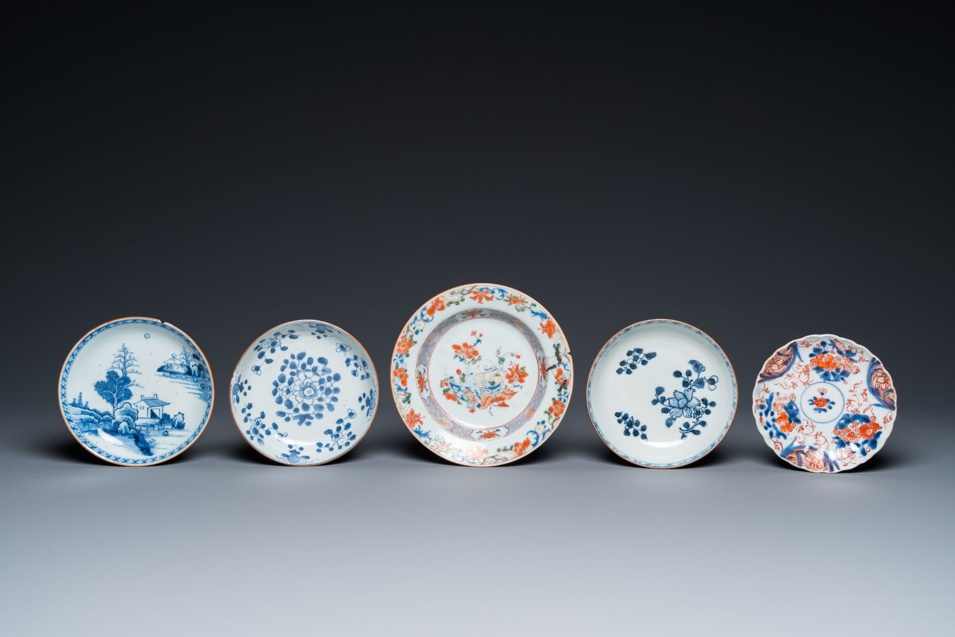 A varied collection of Chinese cups and saucers, 18/19th C. - Bild 4 aus 13