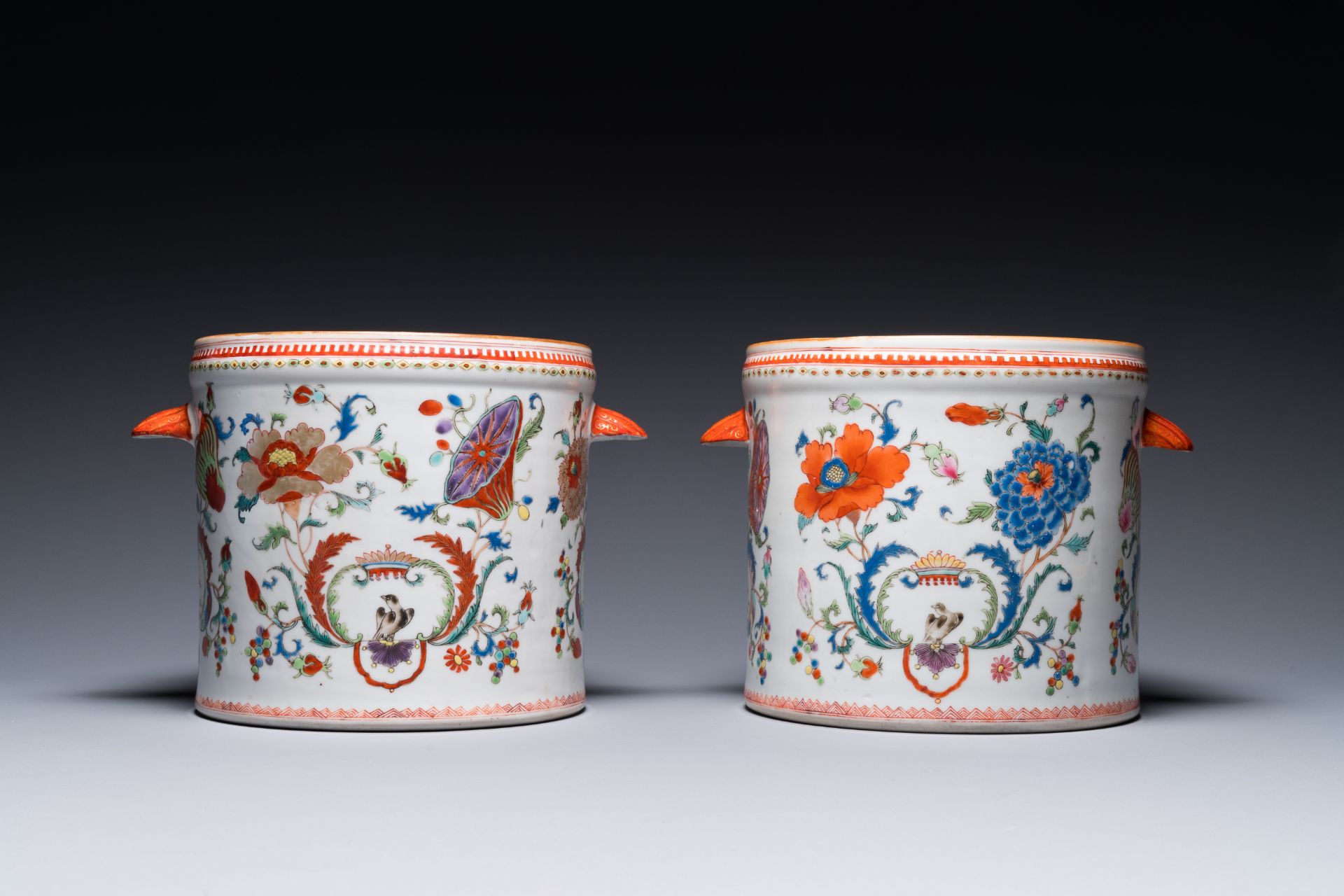 A pair of Chinese famille rose 'Pompadour' wine coolers, Qianlong - Bild 4 aus 7