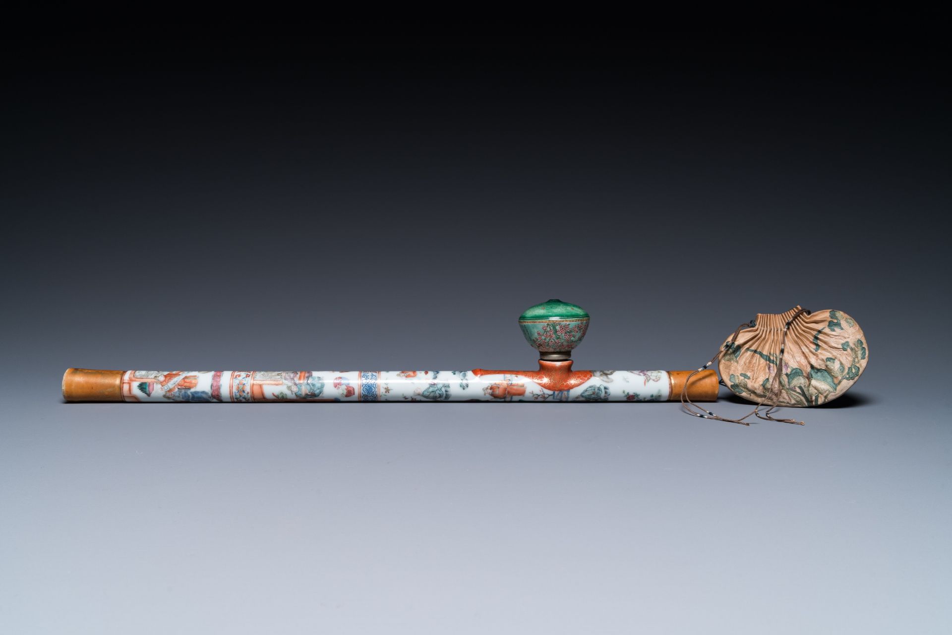 A rare Chinese famille rose opium pipe with narrative scenes, 19th C. - Image 2 of 14