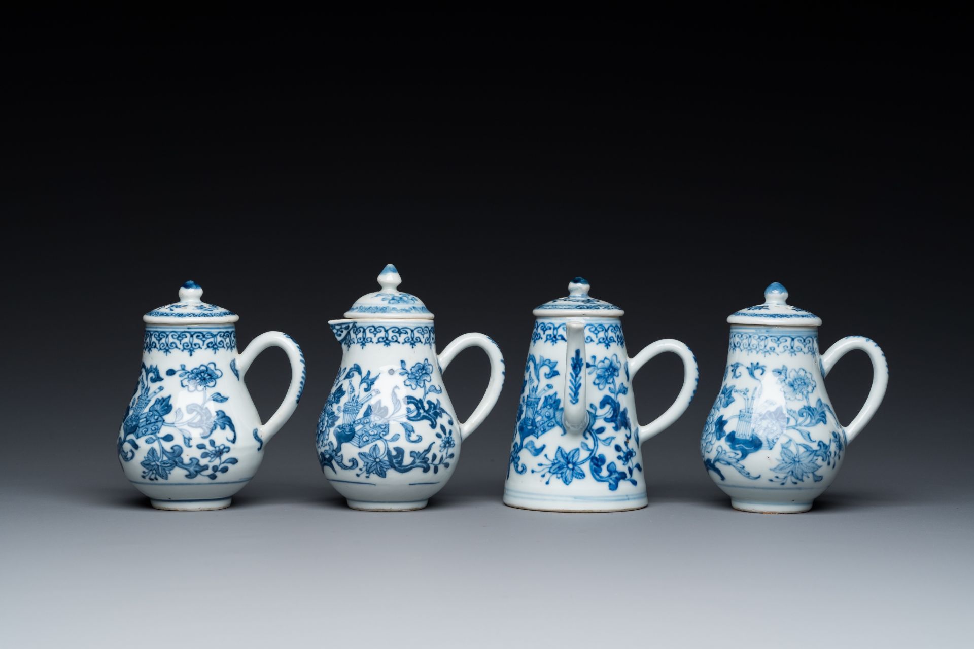 A rare Chinese blue and white set of two jugs and two casters on stand, Qianlong - Image 3 of 10