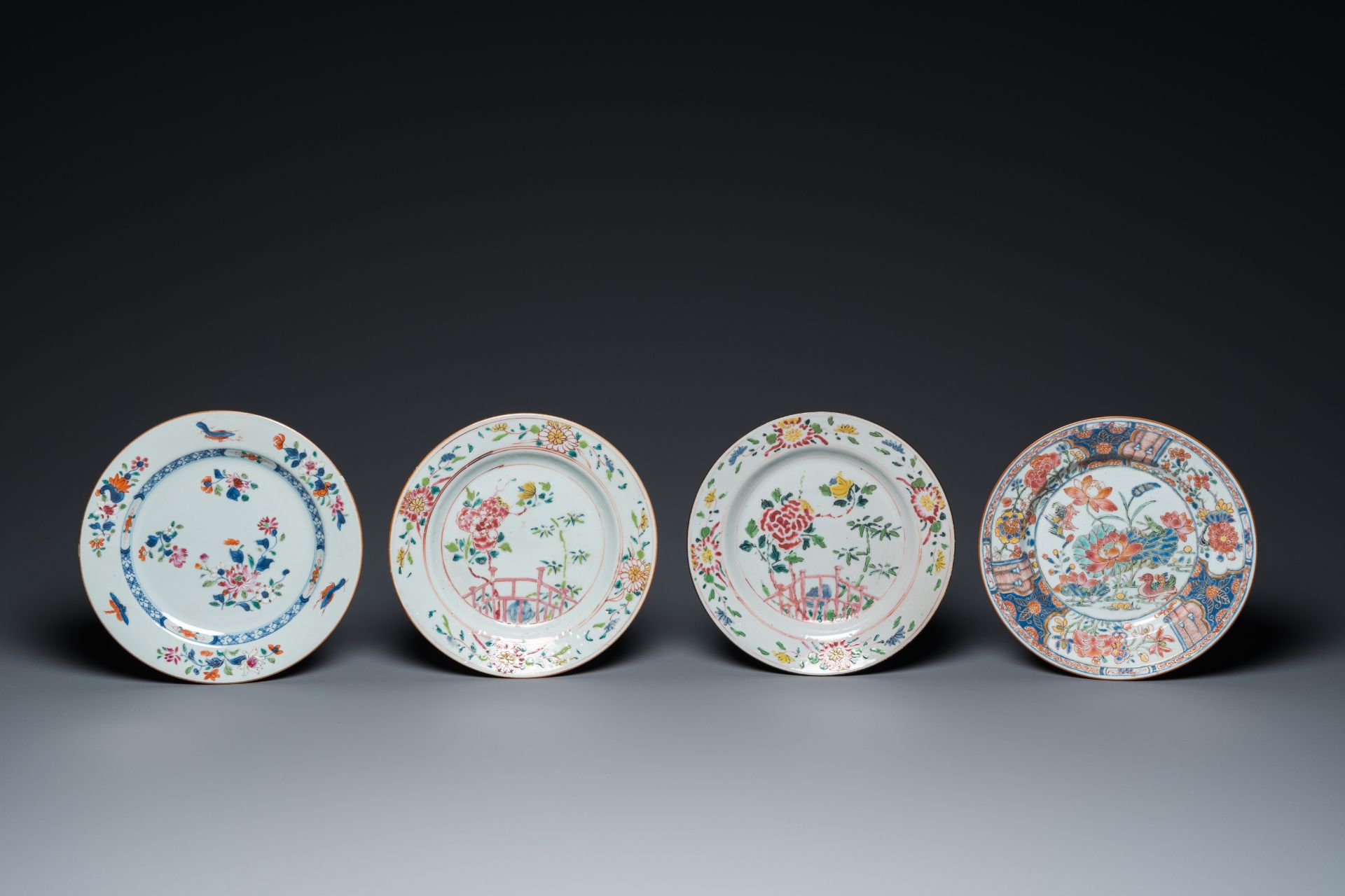 A varied collection of Chinese blue, white and famille rose porcelain, Yongzheng and later - Bild 2 aus 13