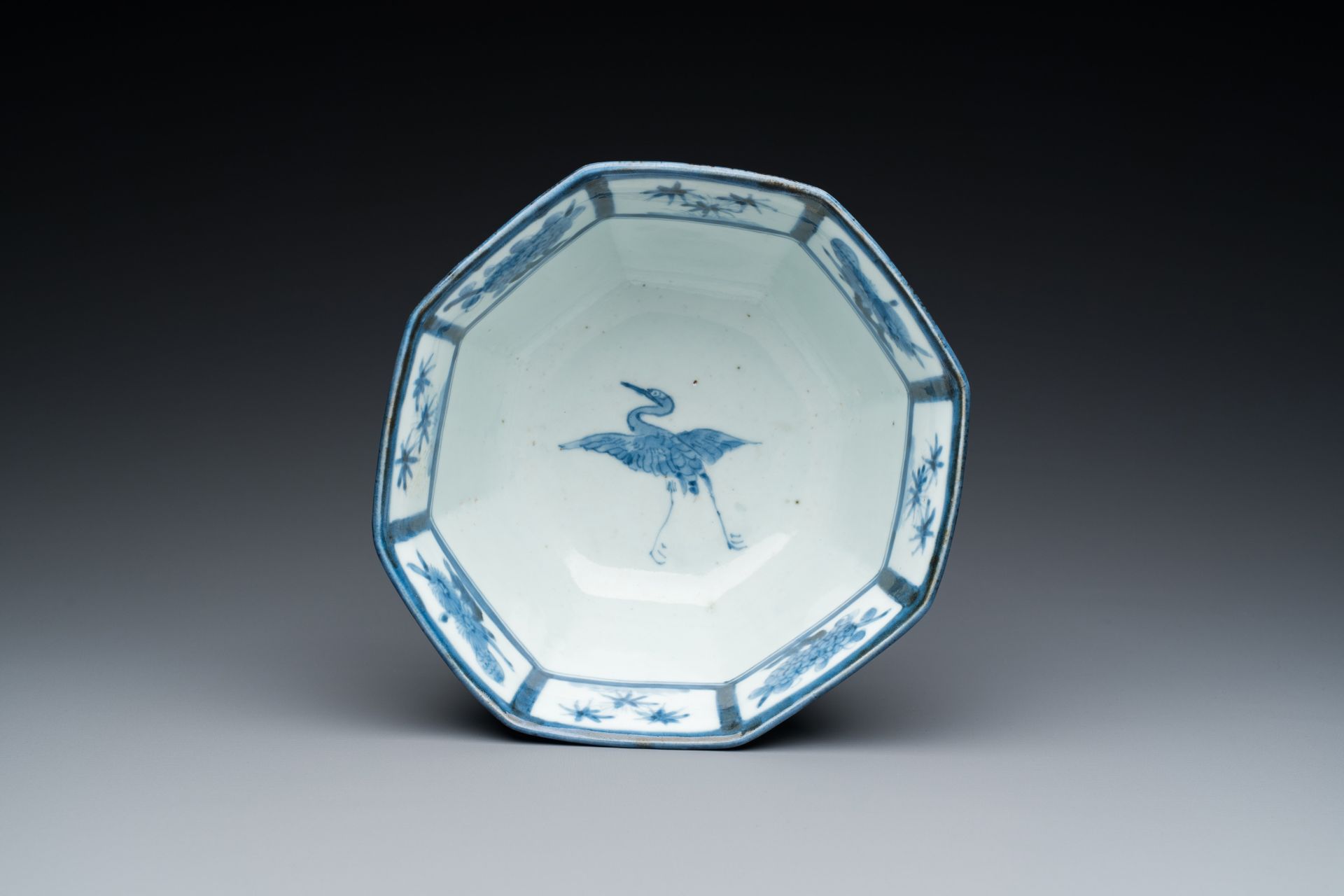 A Japanese octagonal blue and white 'cranes' bowl, 18th C. - Image 6 of 7