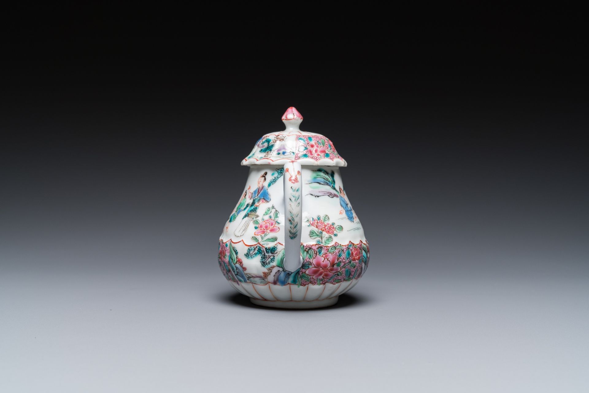 A Chinese famille rose 'fishermen' teapot and cover, Yongzheng - Bild 5 aus 7