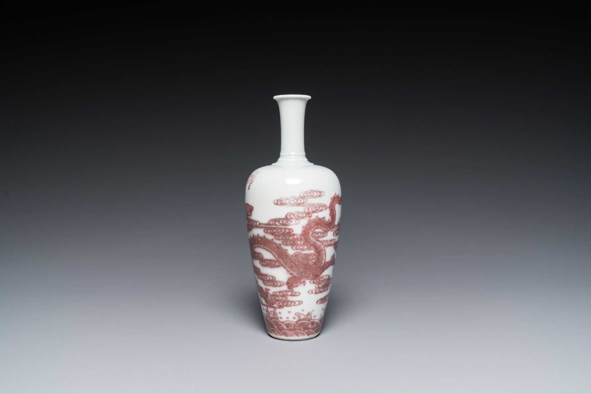 A Chinese copper-red 'dragon' vase on wooden stand, Kangxi mark, 19/20th C. - Image 5 of 7