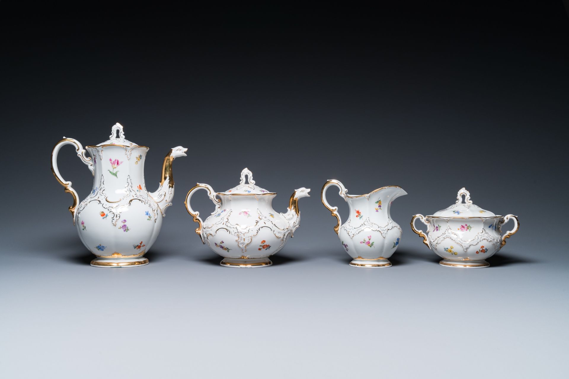 A Meissen porcelain 43-piece service with floral design, Germany, 19/20th C. - Bild 15 aus 22