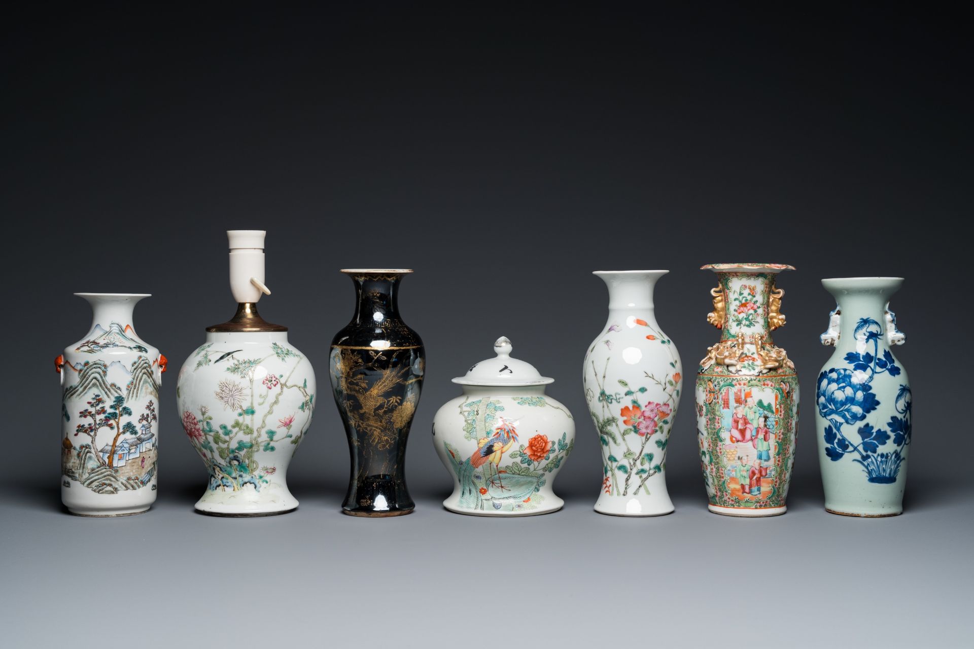 An extensive collection of varied Chinese porcelain wares, 19/20th C. - Image 2 of 15