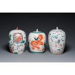 Three Chinese famille rose and verte jars with covers, 19/20th C.