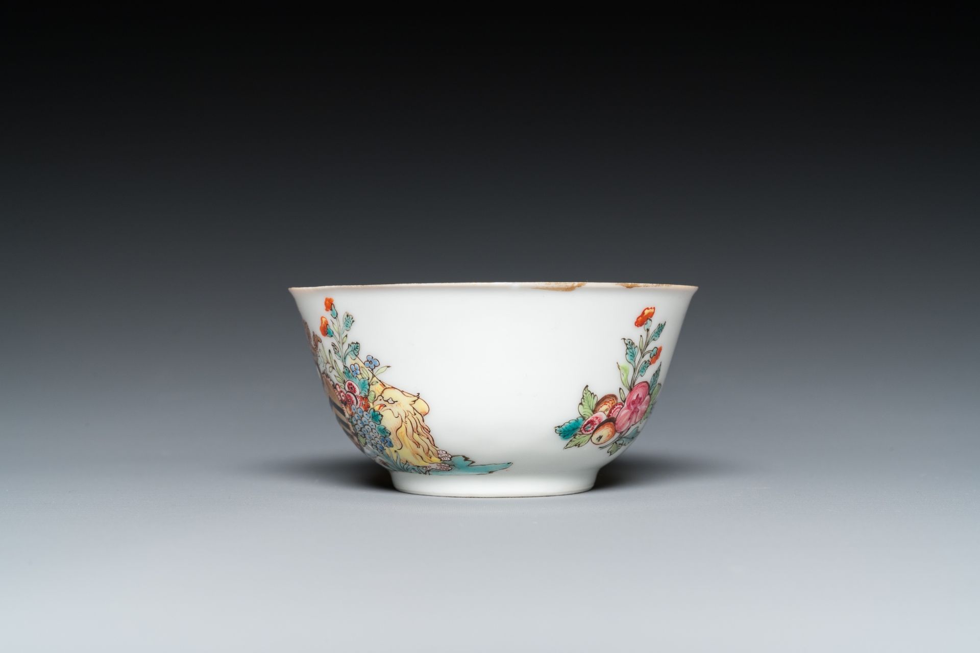 A Chinese Dutch market famille rose cup and saucer with the arms of van Isselmuden and van Haersolte - Bild 7 aus 9