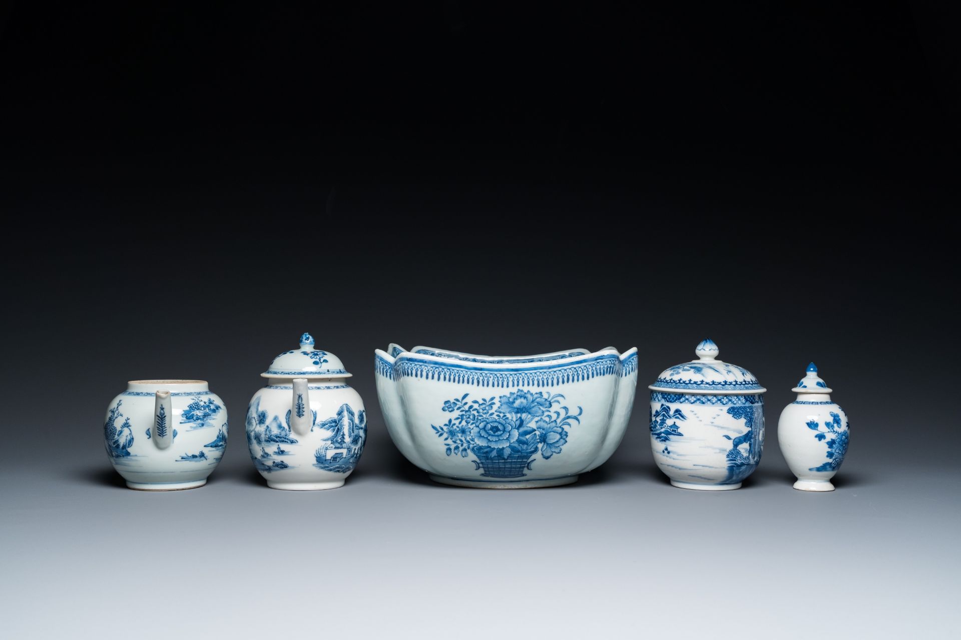 Six Chinese blue and white porcelain wares, Qianlong - Bild 6 aus 11