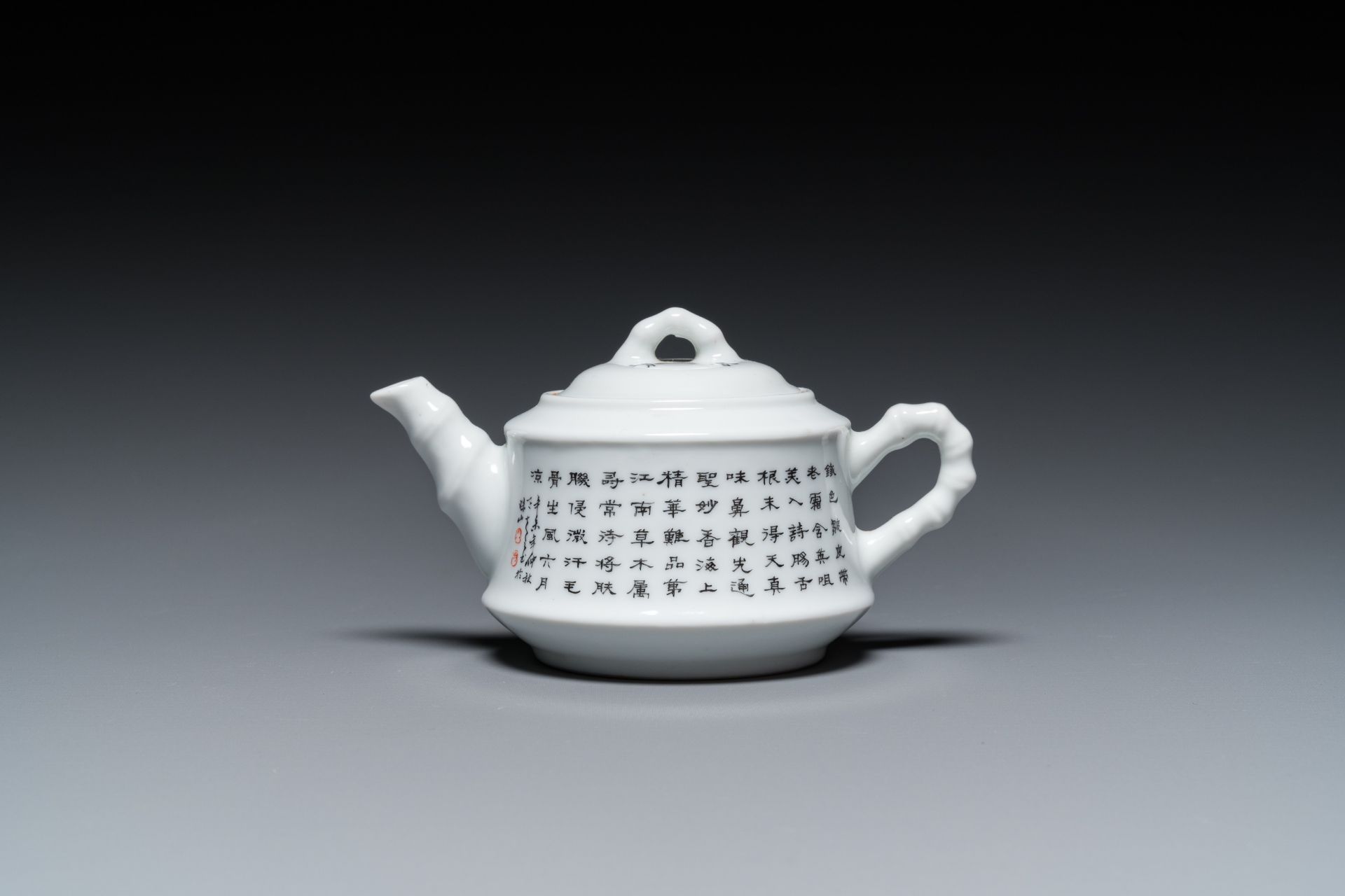 A Chinese 'calligraphy' teapot and cover, Jiangxi Porcelain Company, 20th C. - Image 2 of 7