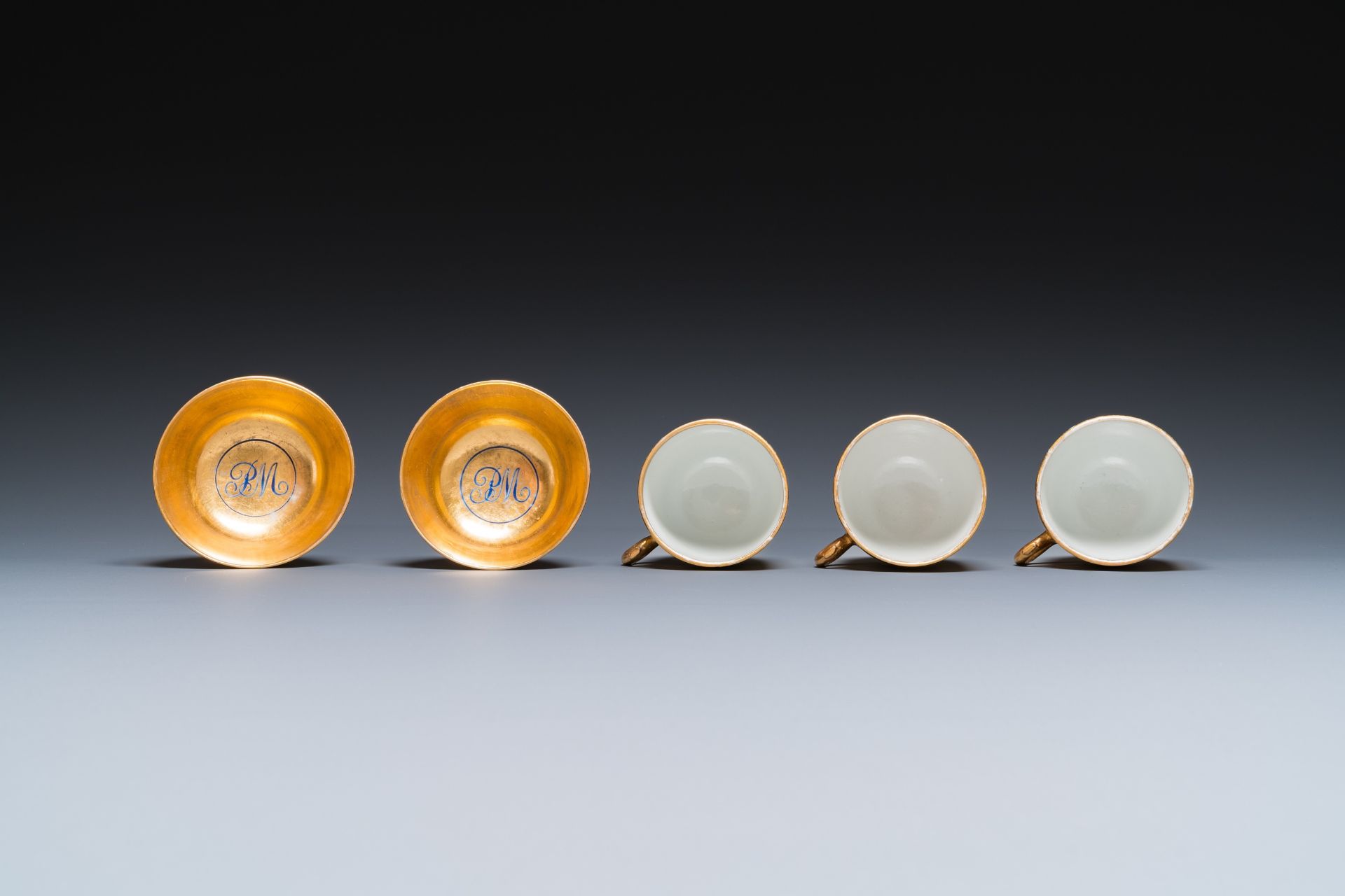 Ten rare Chinese PM-monogrammed gilt-ground cups and saucers, Yongzheng/Qianlong - Image 16 of 17