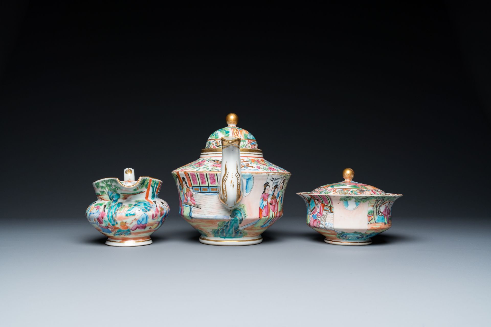 A Chinese Canton famille rose 24-piece tea service, 19th C. - Image 13 of 16