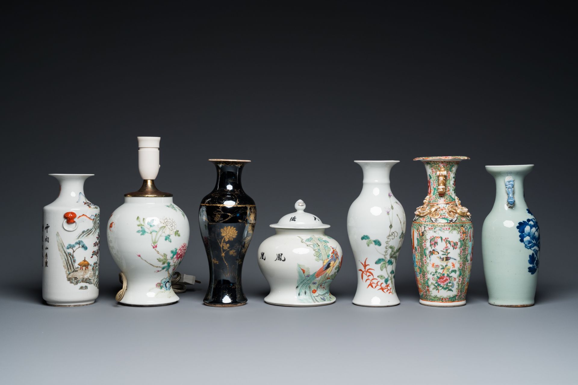 An extensive collection of varied Chinese porcelain wares, 19/20th C. - Bild 5 aus 15