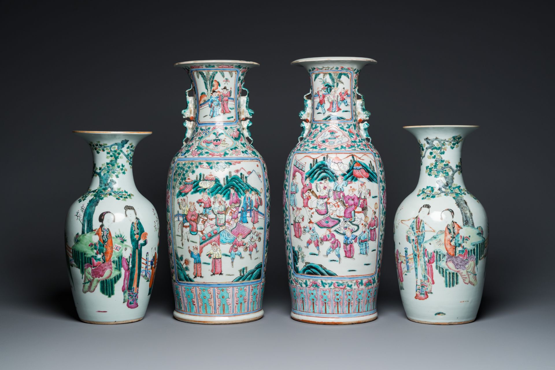 Two pairs of Chinese famille rose vases, 19th C. - Bild 3 aus 10