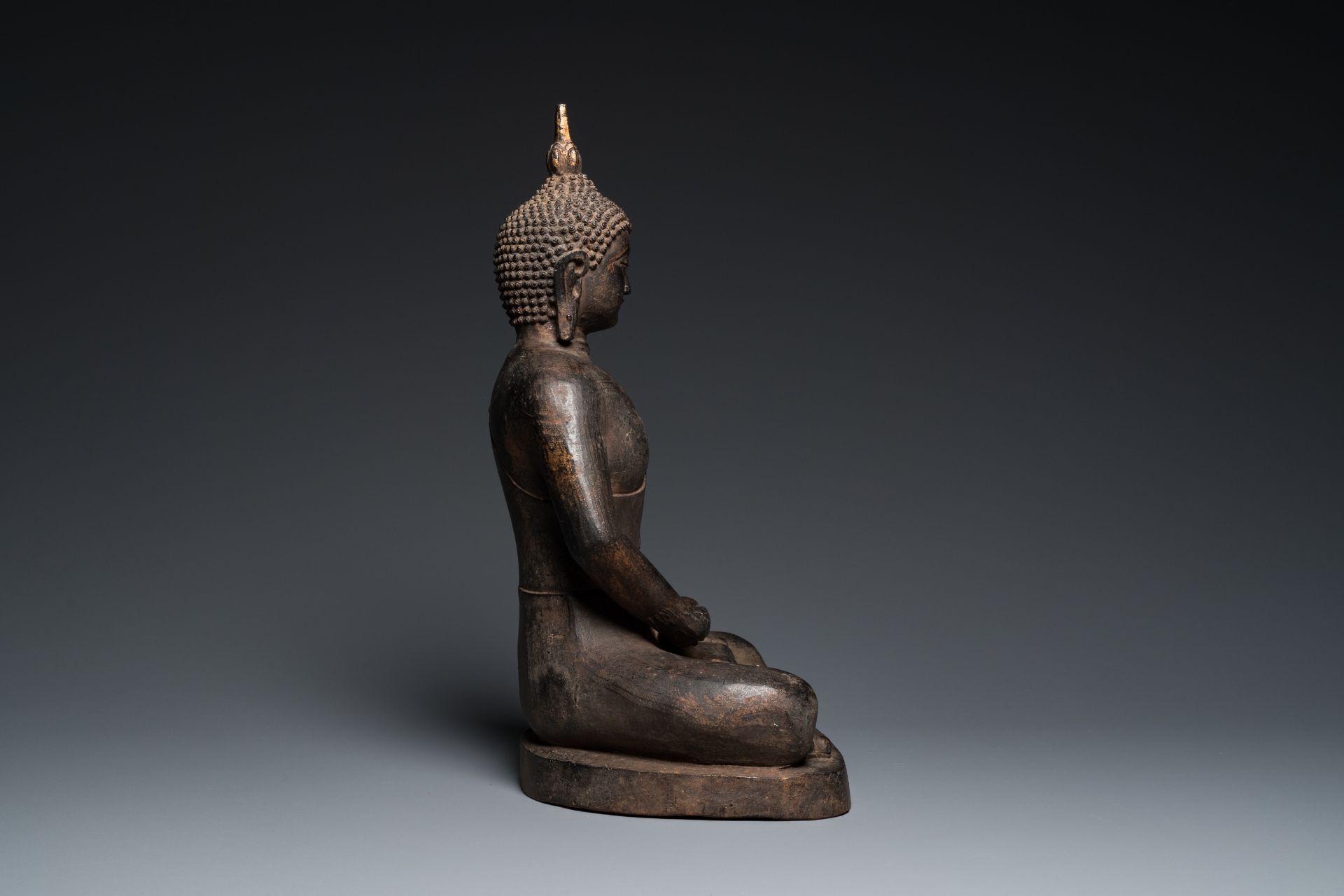 A large bronze Mandalay-style Buddha, probably Burma, 19th C. - Image 5 of 7