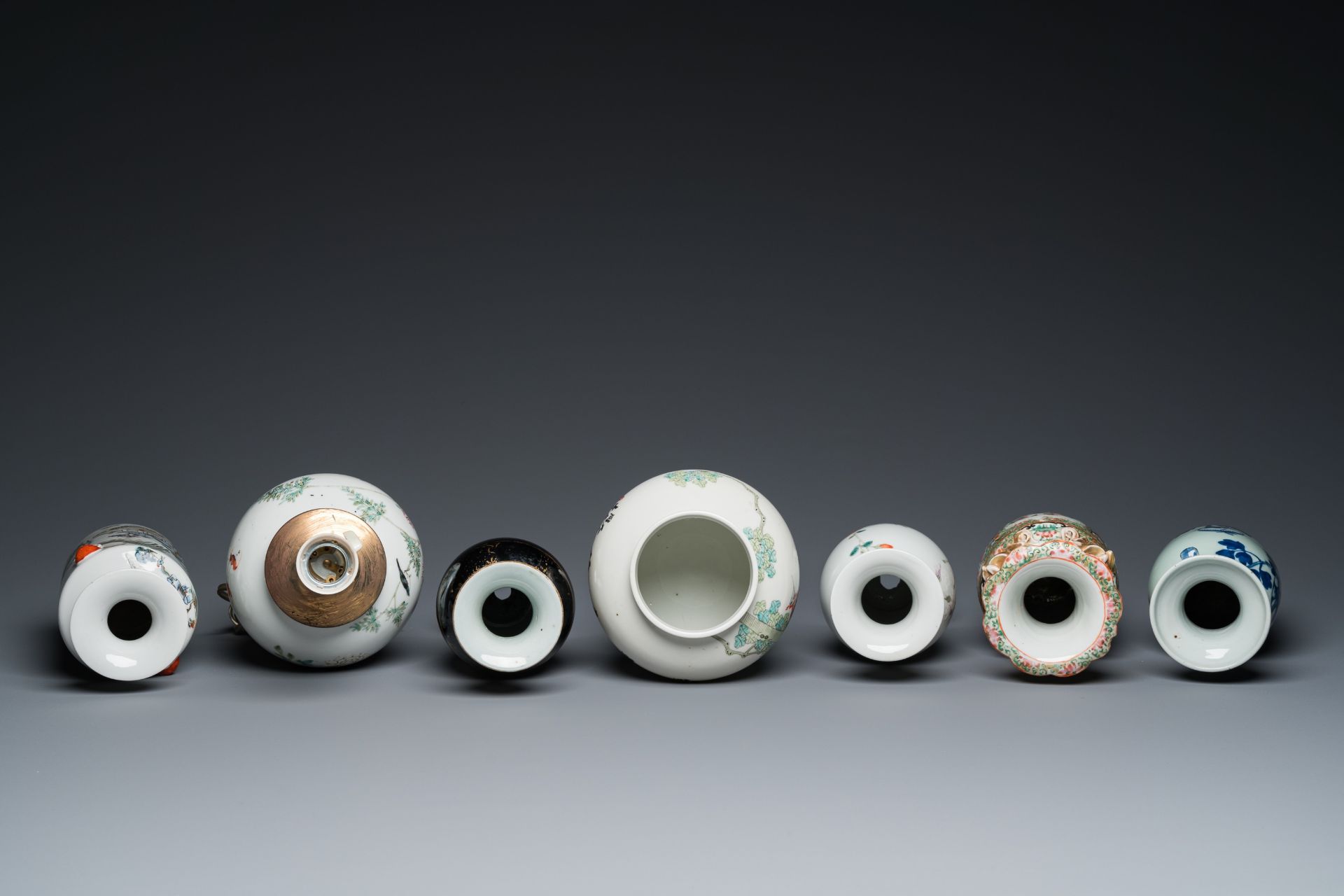 An extensive collection of varied Chinese porcelain wares, 19/20th C. - Image 6 of 15