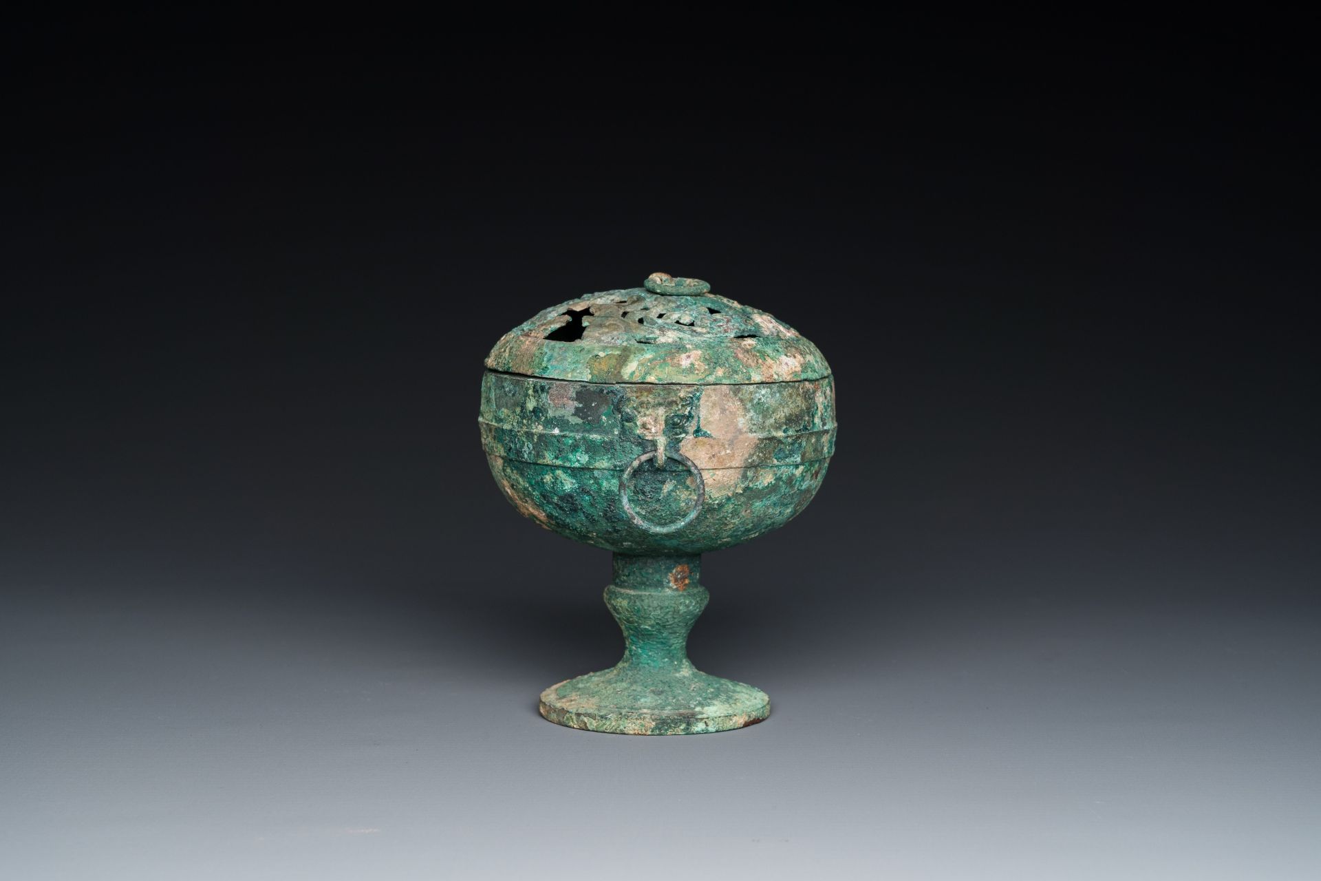 A Chinese bronze 'xianglu' censer with reticulated cover, Western Han - Image 4 of 6