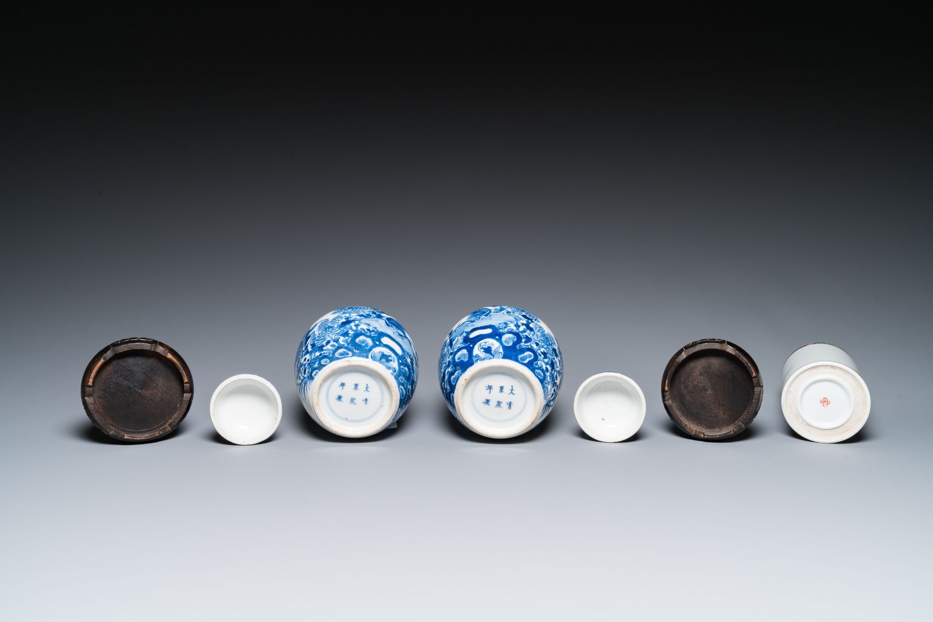 A Chinese famille rose dish, a brush pot and a pair of blue and white jars and covers, 19/20th C. - Image 15 of 15