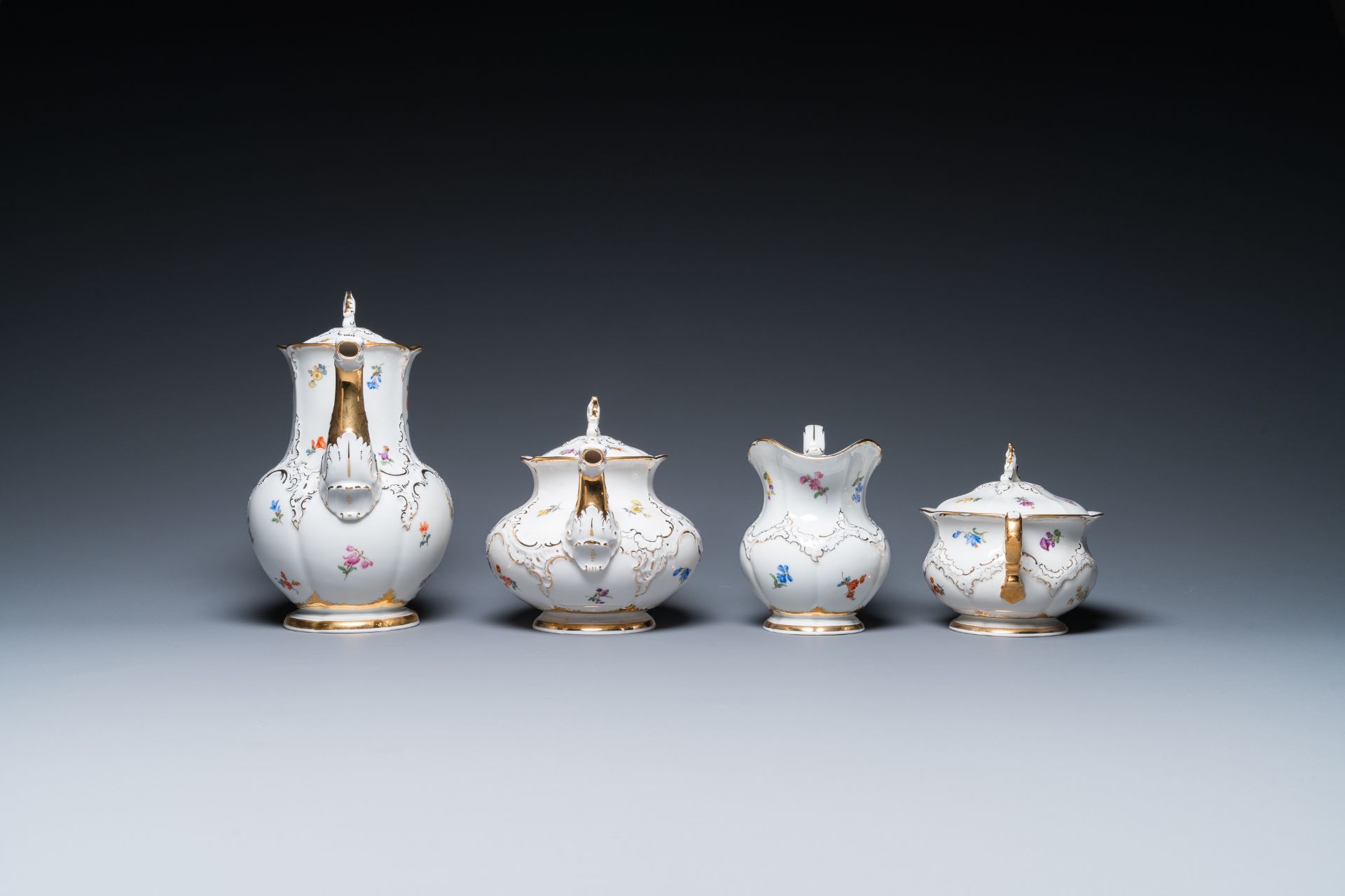 A Meissen porcelain 43-piece service with floral design, Germany, 19/20th C. - Bild 18 aus 22
