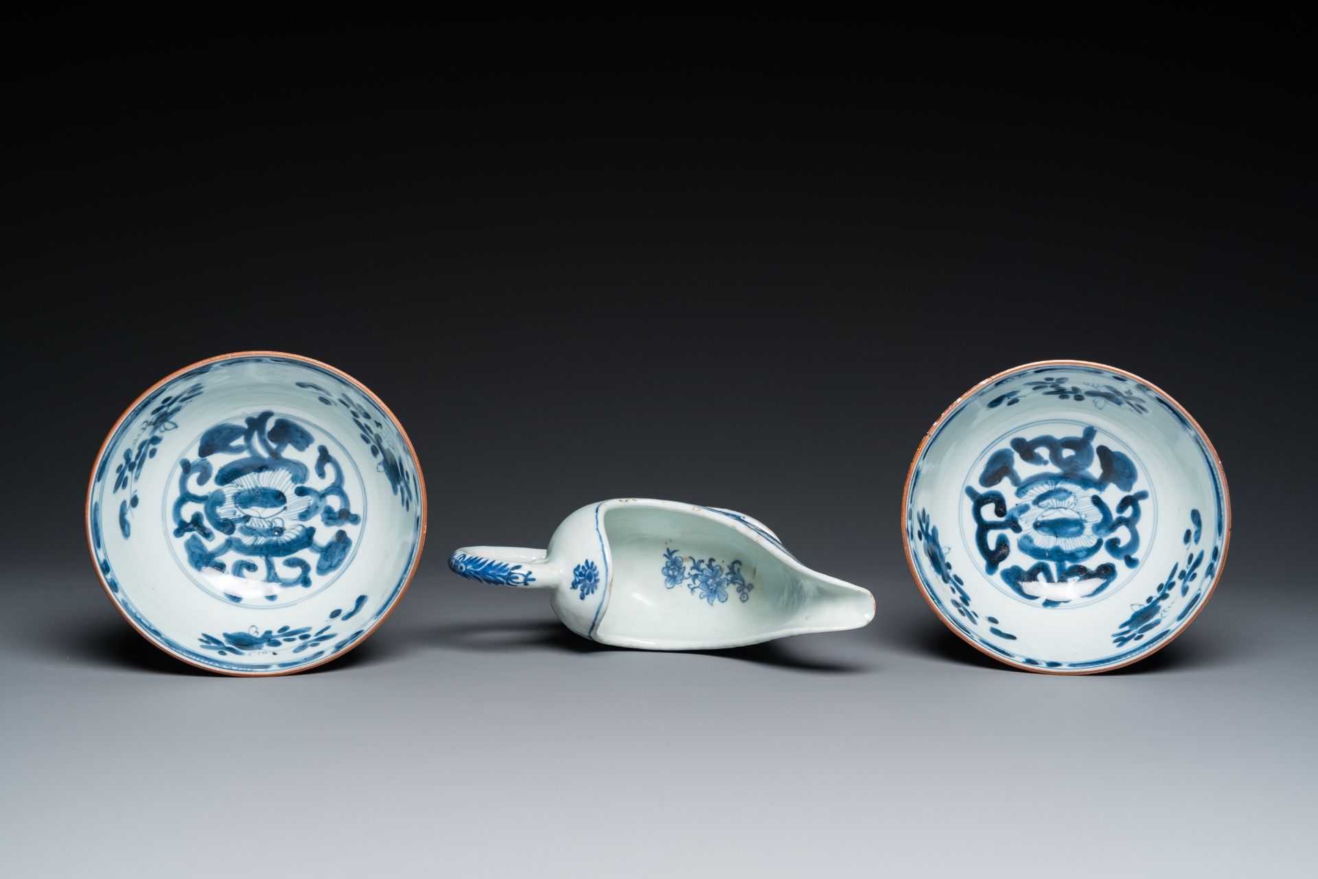 A varied collection of Chinese blue, white and famille rose porcelain, Kangxi/Qianlong - Bild 16 aus 17