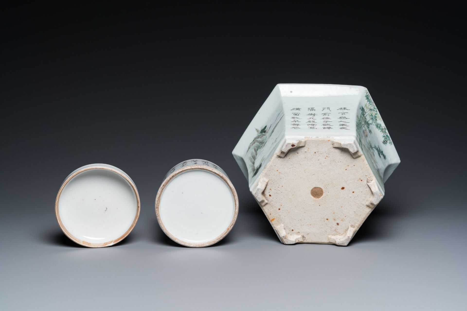 Four Chinese famille rose and qianjiang cai porcelain wares, 19/20th C. - Image 13 of 13