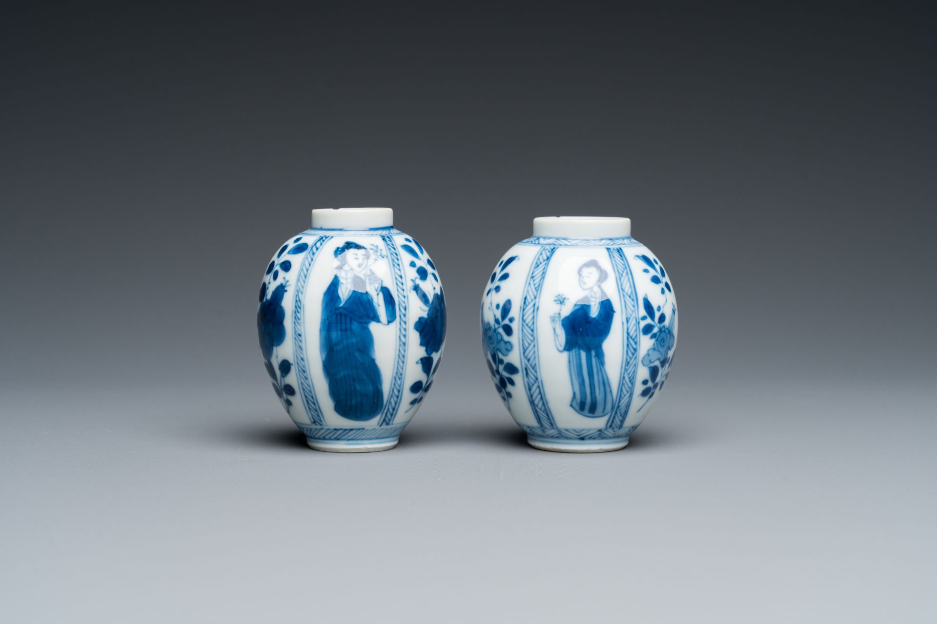 A pair of Chinese blue and white small vases with ladies, Kangxi