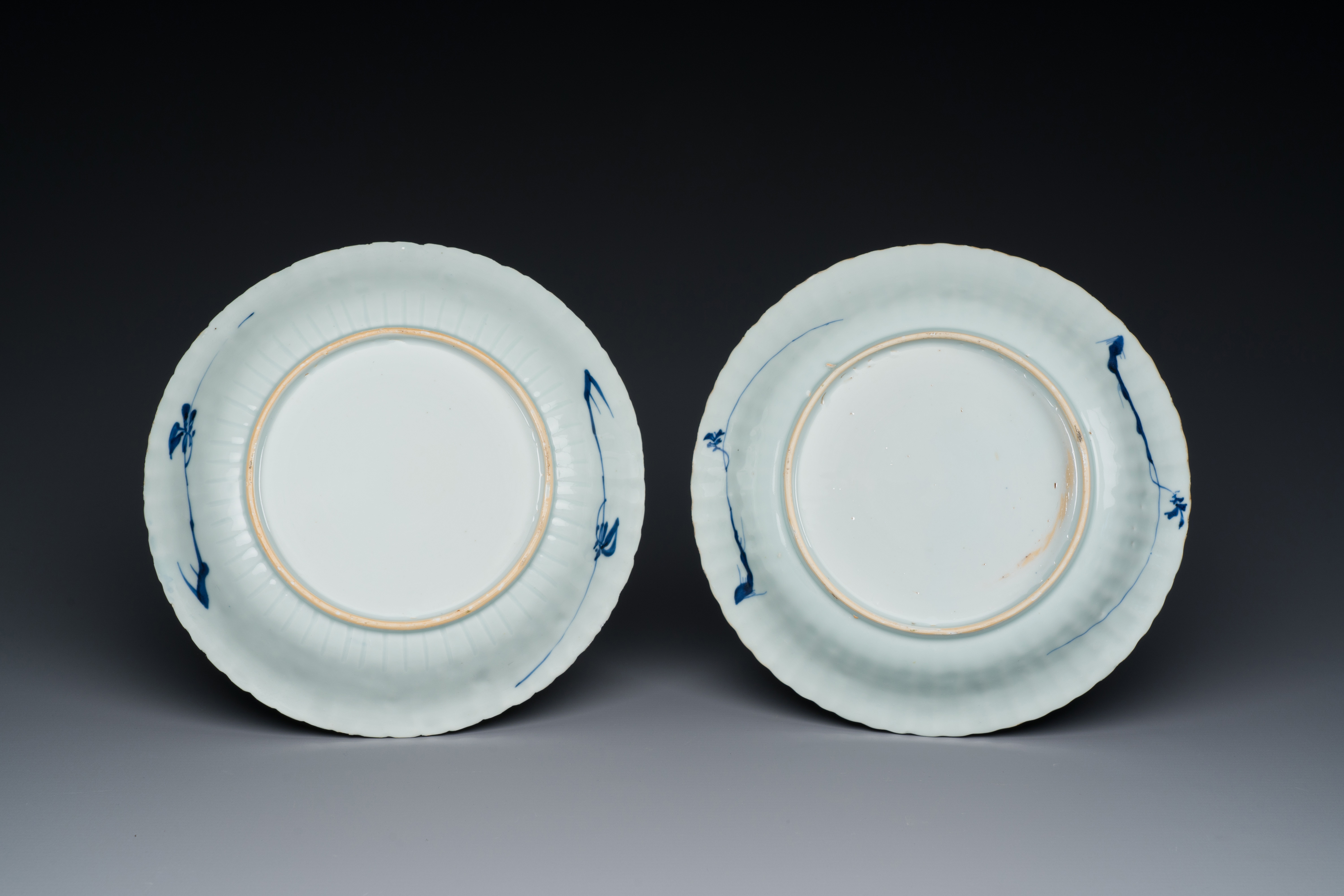 A pair of Chinese blue and white plates with the arms of the De Pinto family for the Portuguese mark - Image 3 of 3