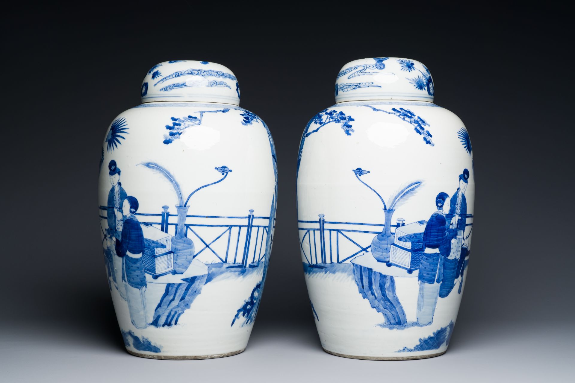 A pair of large Chinese blue and white jars and covers with ladies playing a game of go, 19th C. - Image 3 of 6