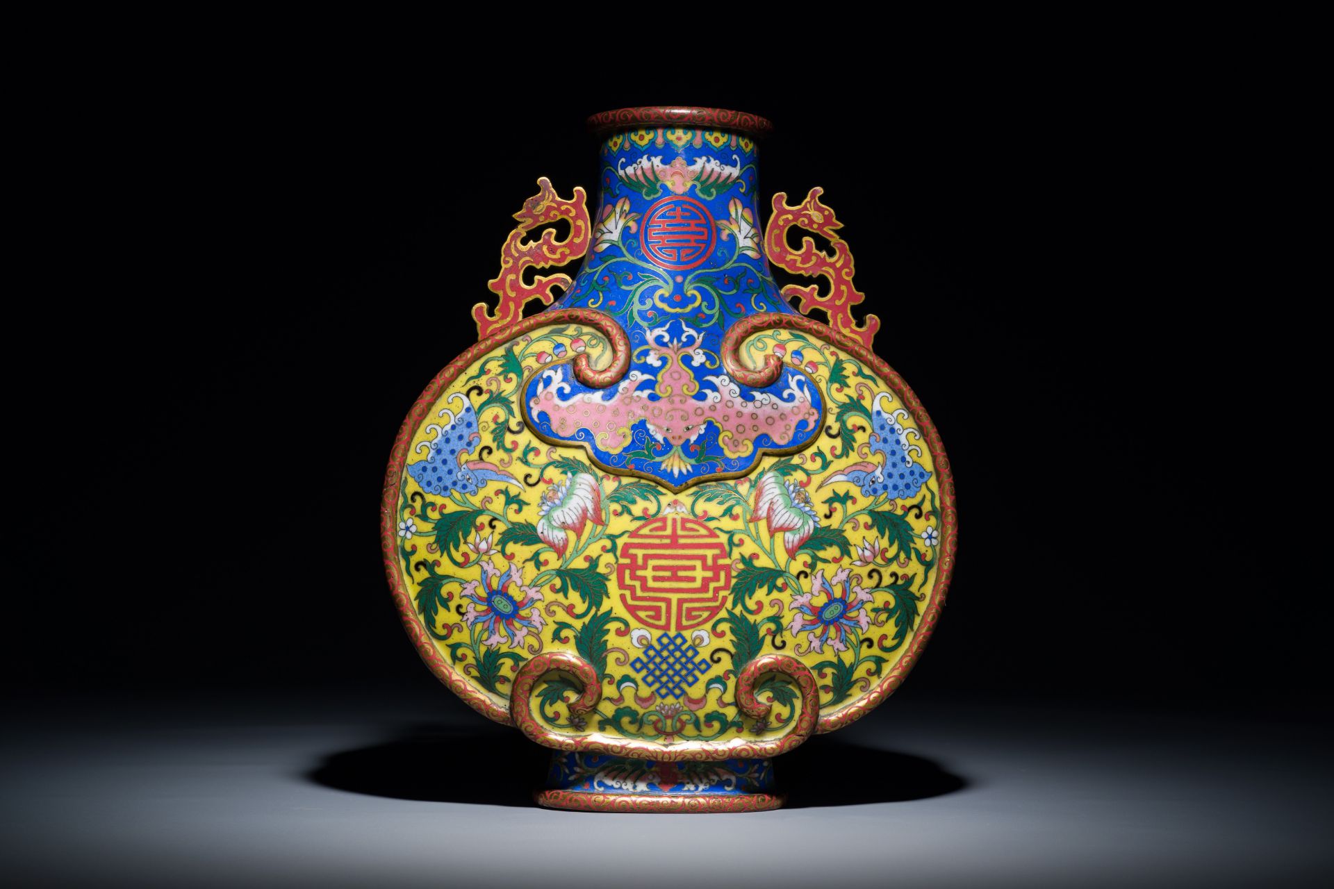 A Chinese cloisonne moonflask vase or 'bianhu' with Shou-characters on a yellow and blue ground, Jia - Image 4 of 7