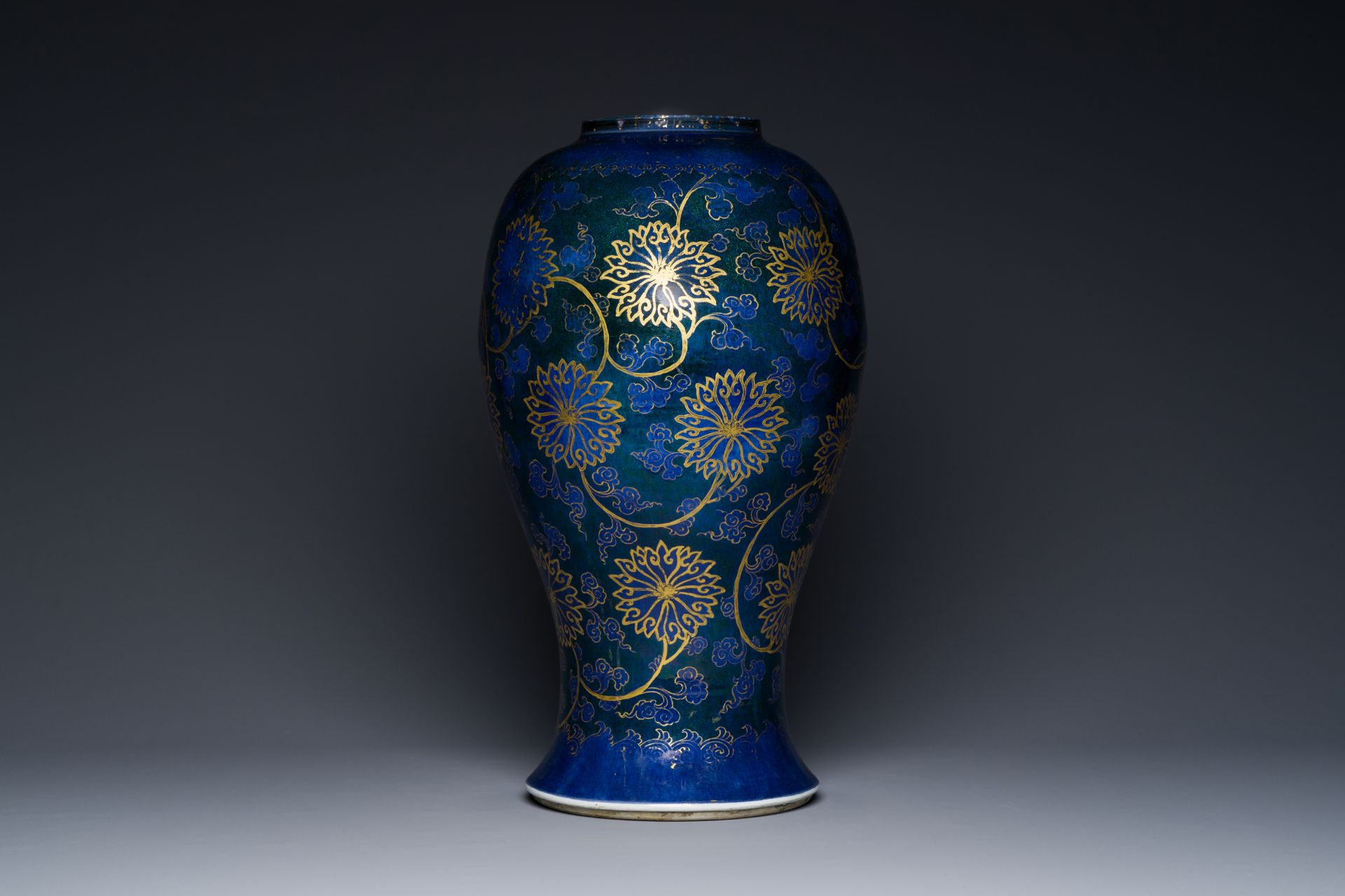 A Chinese powder-blue vase with gilt lotus scrolls and a matching gilt cover, Kangxi - Image 5 of 7
