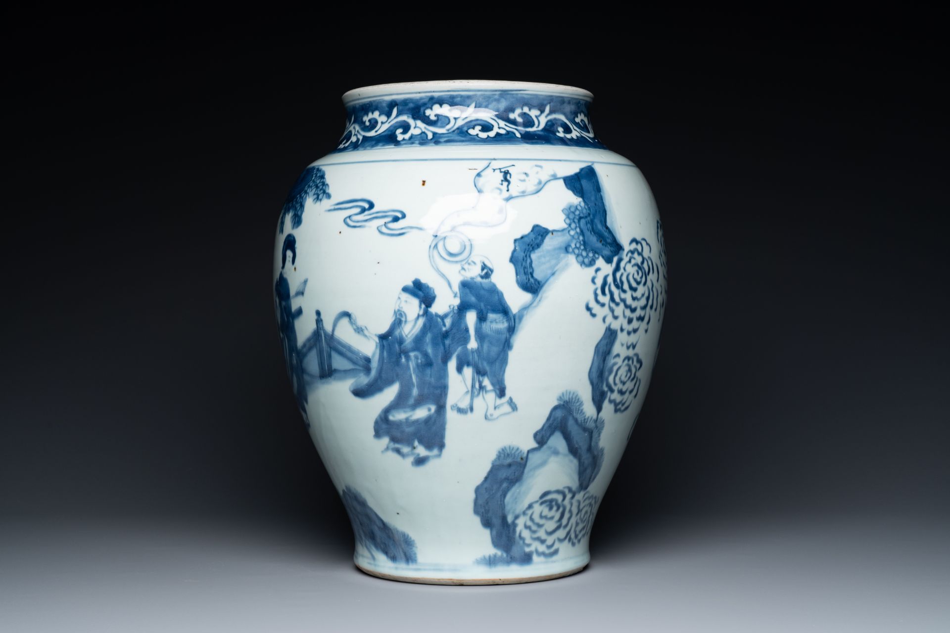 A large Chinese blue and white 'Immortals' vase, Transitional period - Image 4 of 9