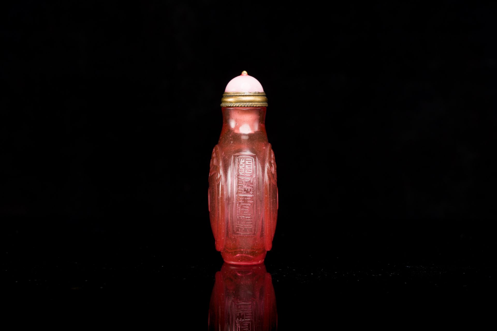 A Chinese ruby-pink glass 'bats' snuff bottle, Qianlong mark and of the period - Image 2 of 6