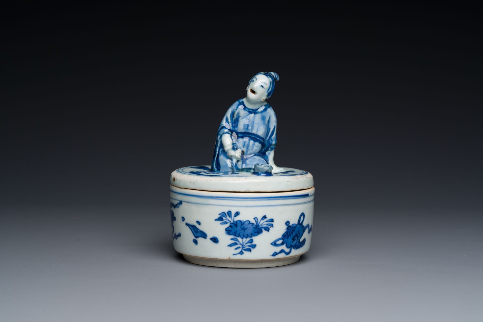 A Chinese blue and white ko-sometsuke incense burner for the Japanese market with a pipe smoker on t - Image 2 of 7