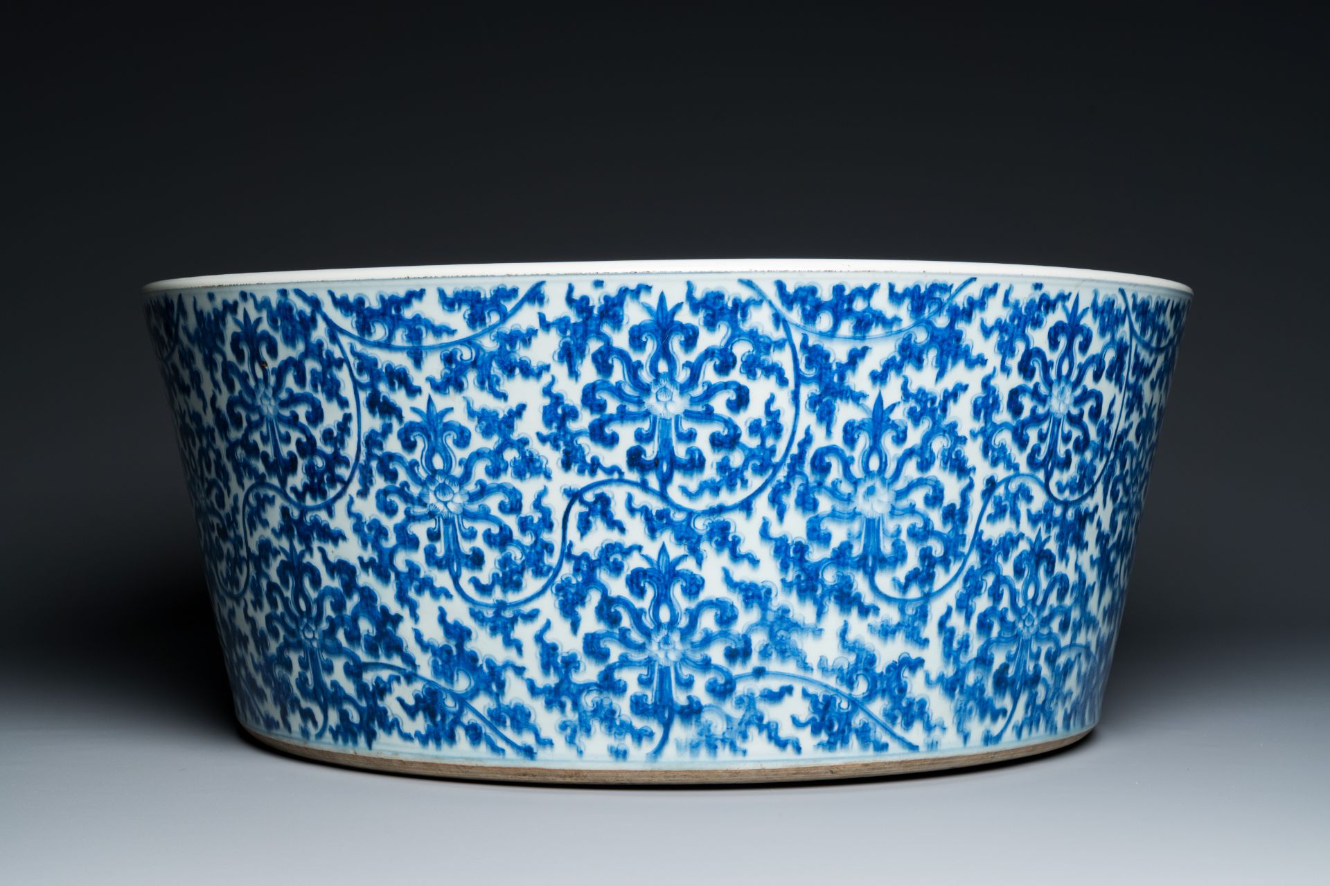 An exceptionally large Chinese blue and white basin with floral scrolls, Kangxi - Image 3 of 7