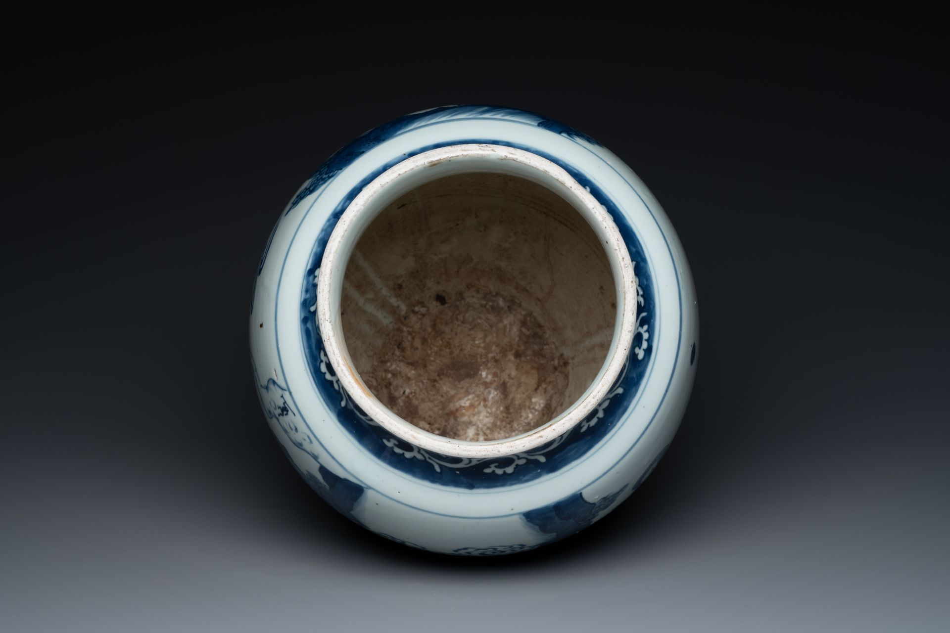 A large Chinese blue and white 'Immortals' vase, Transitional period - Image 6 of 9