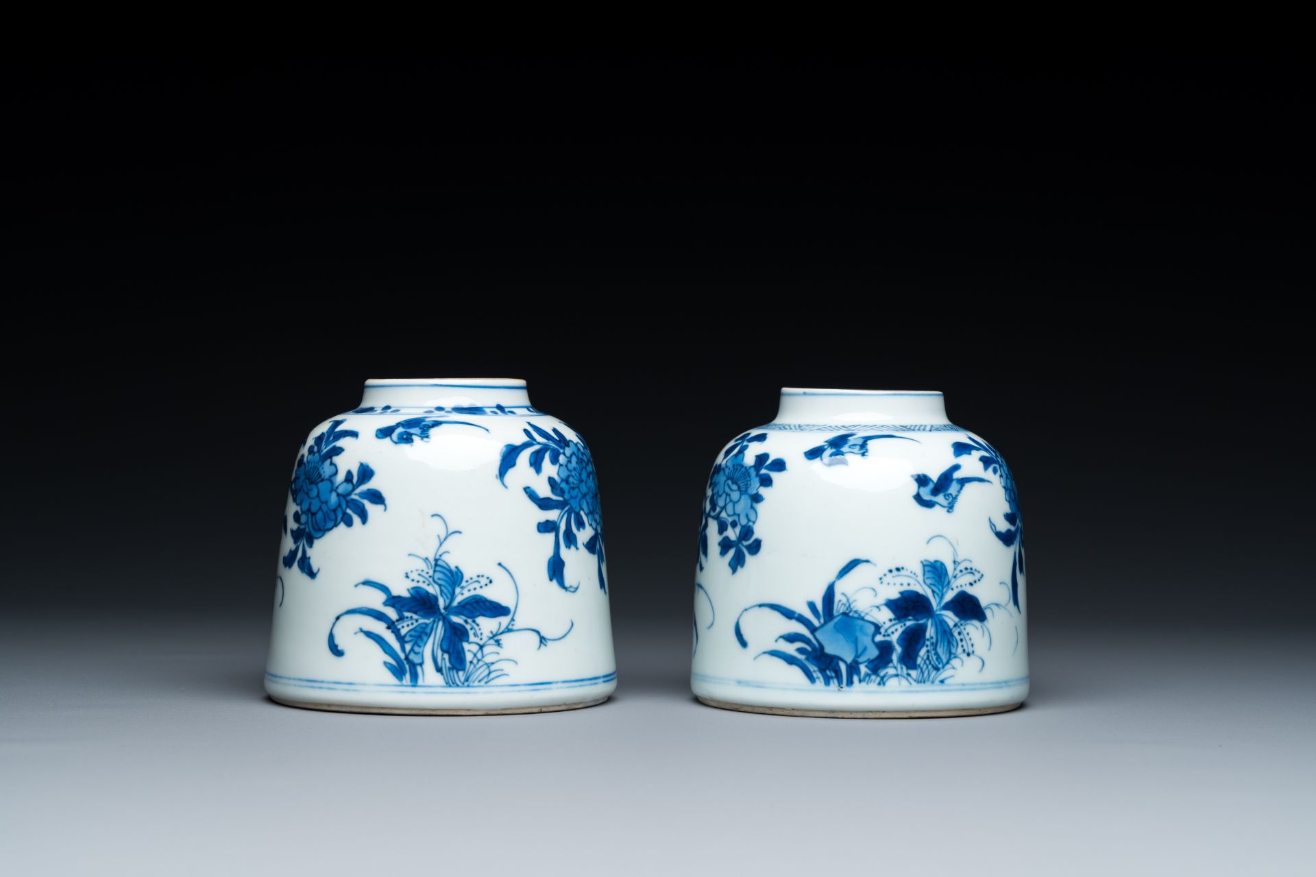 A pair of Chinese blue and white bell-shaped water pots, Kangxi - Image 5 of 8