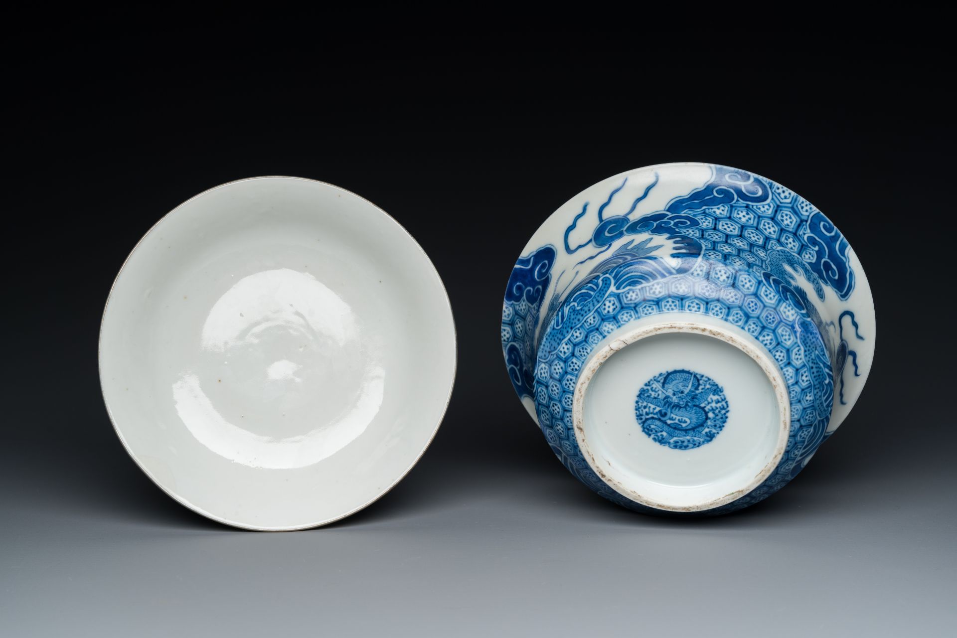 A Chinese blue and white 'Bleu de Hue' bowl and cover for the Vietnamese market, dragon mark for the - Image 7 of 8