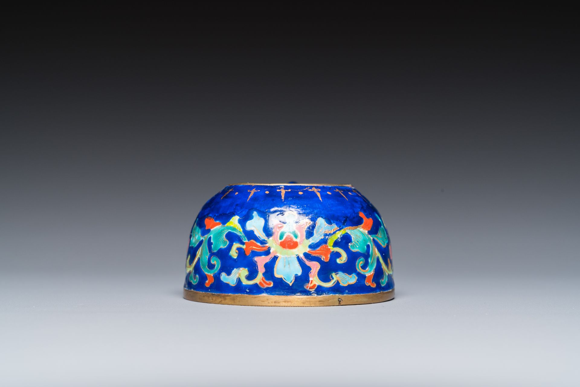 A Chinese Beijing enamel warming bowl with Shou-characters, Qianlong - Image 5 of 15