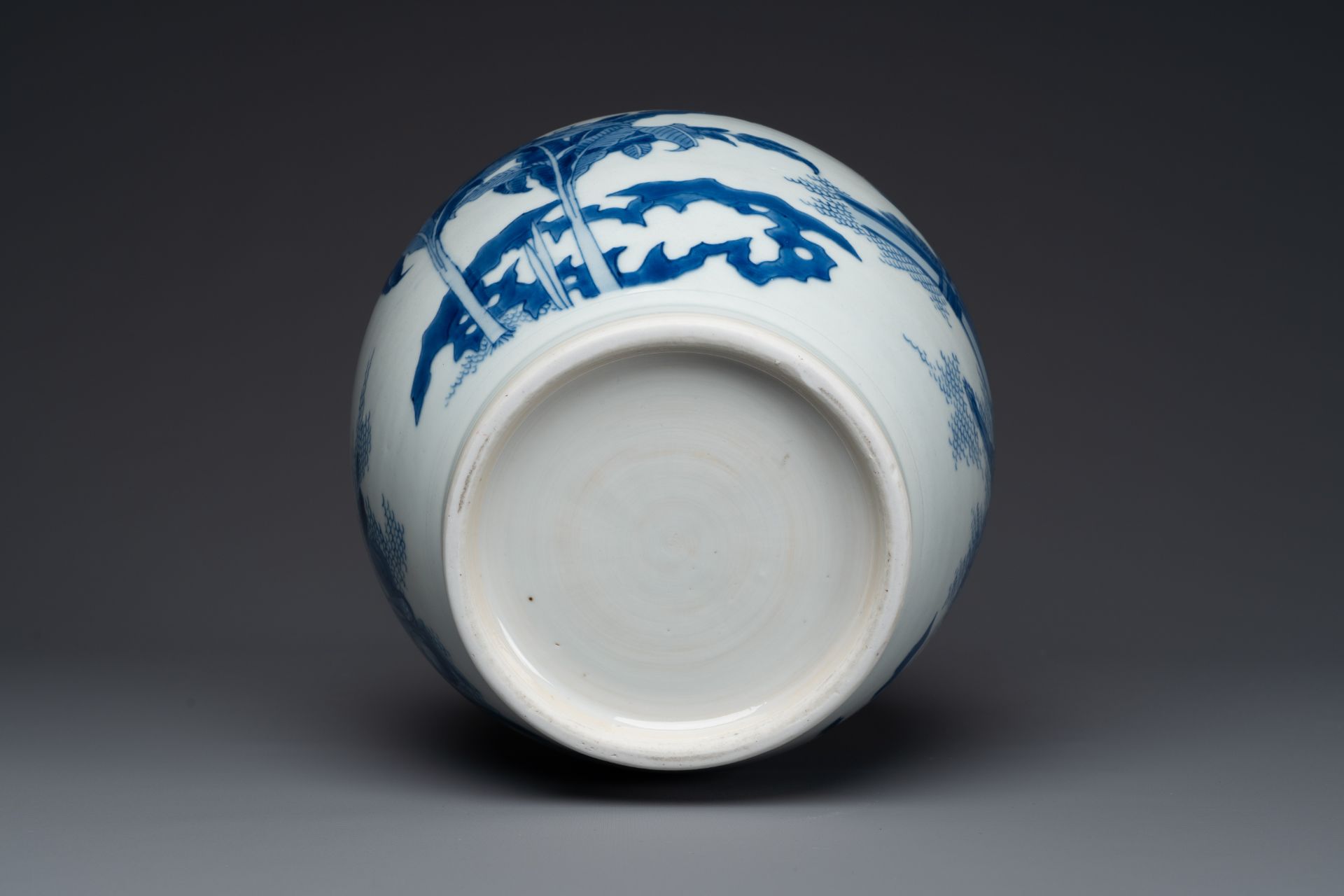 A Chinese blue and white 'qilins' vase, Transitional period - Image 6 of 6