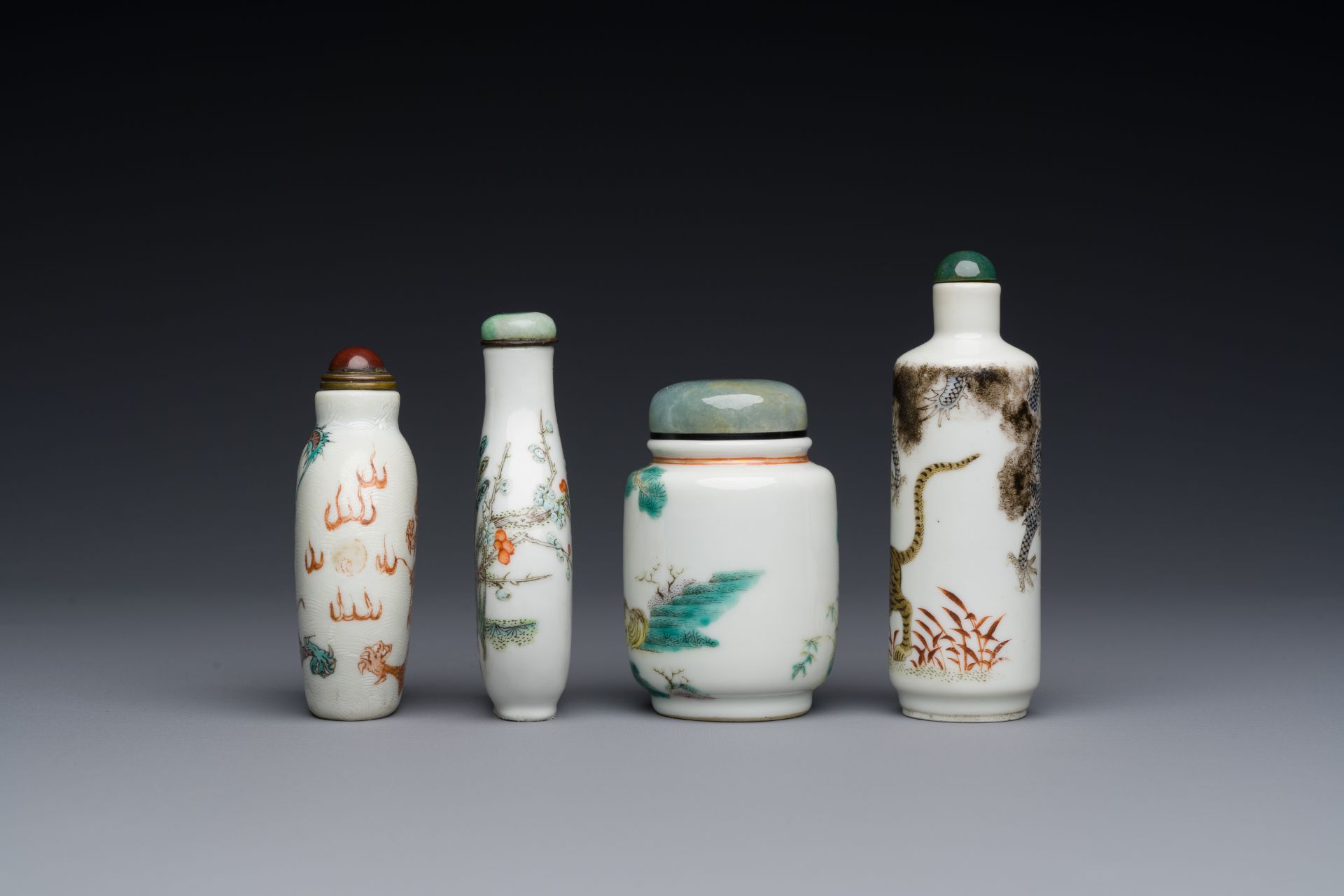 Four Chinese famille rose and verte snuff bottles, 19th C. - Image 5 of 7