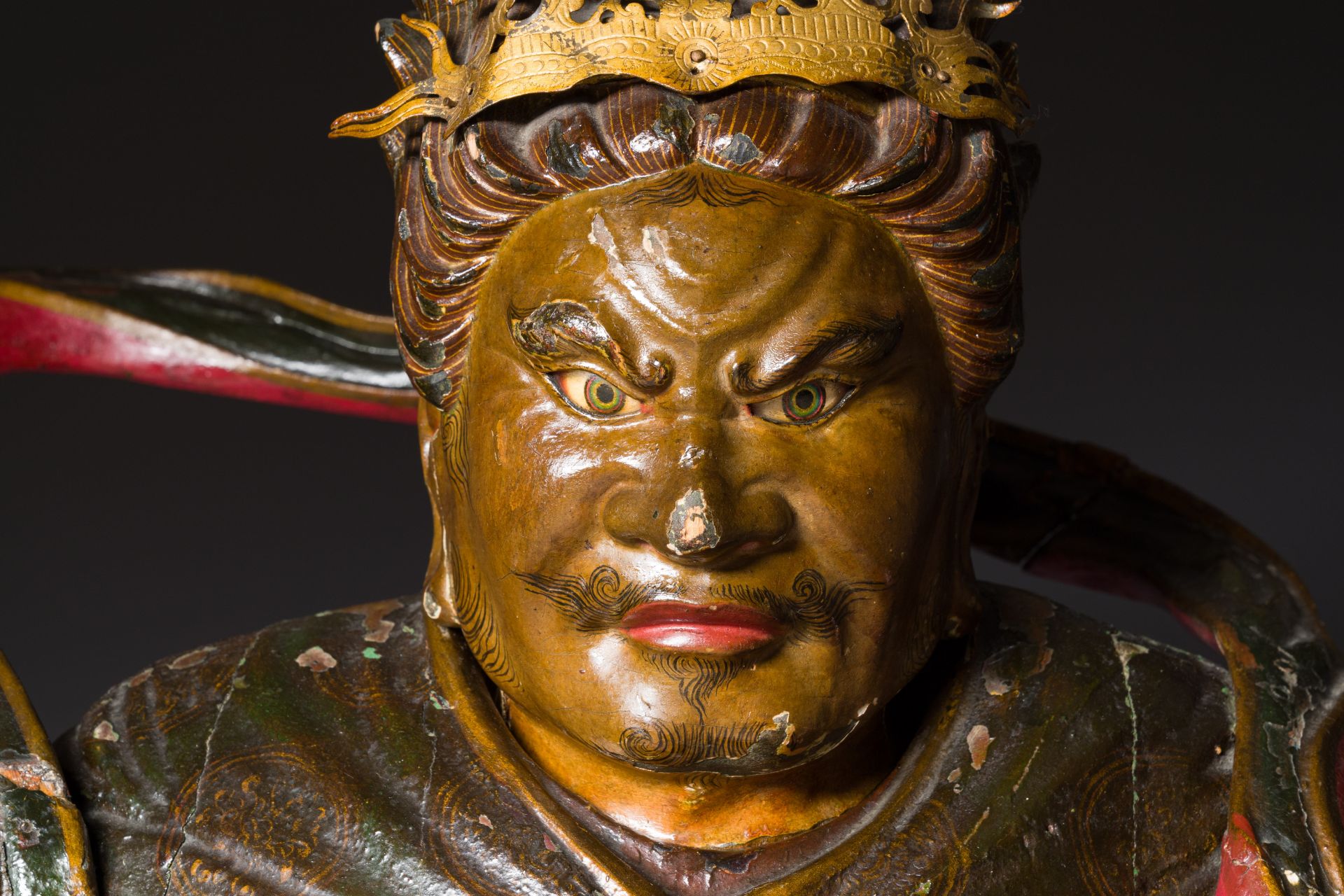 A large Japanese polychromed and gilt-lacquered wood figure of a divine general, Edo, dated 1623 - Image 18 of 23