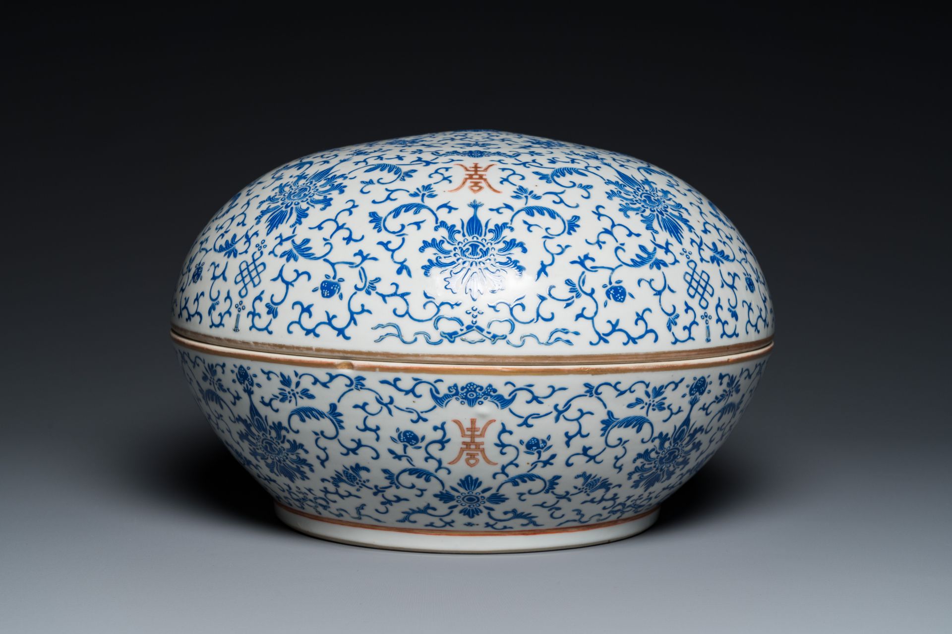 A large round Chinese box and cover with overglaze blue enamel lotus design, Guangxu mark and of the - Image 5 of 7