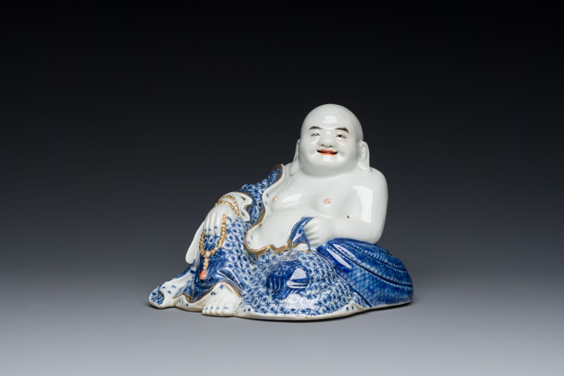 A Chinese blue and white seated Buddha, You Lin Ji Zao 游林記造 mark, Republic - Image 2 of 8