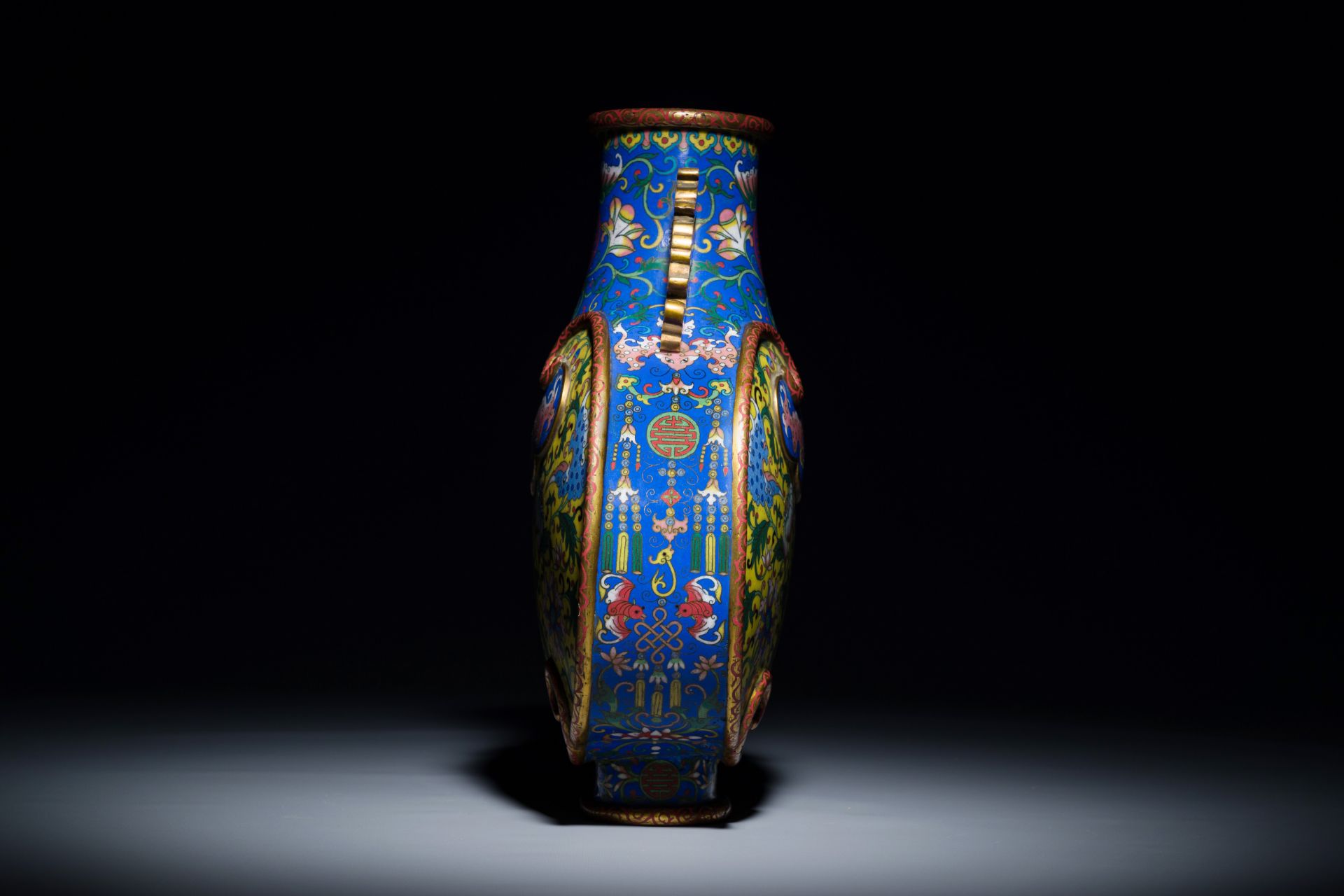 A Chinese cloisonne moonflask vase or 'bianhu' with Shou-characters on a yellow and blue ground, Jia - Image 5 of 7