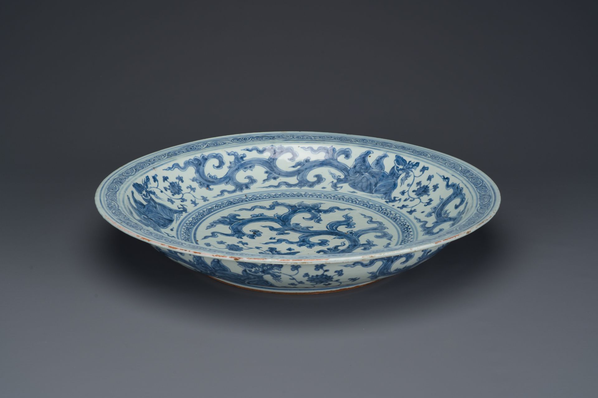 An impressive large Chinese blue and white 'dragon' dish, Ming, 2nd half 15th C. - Image 3 of 3